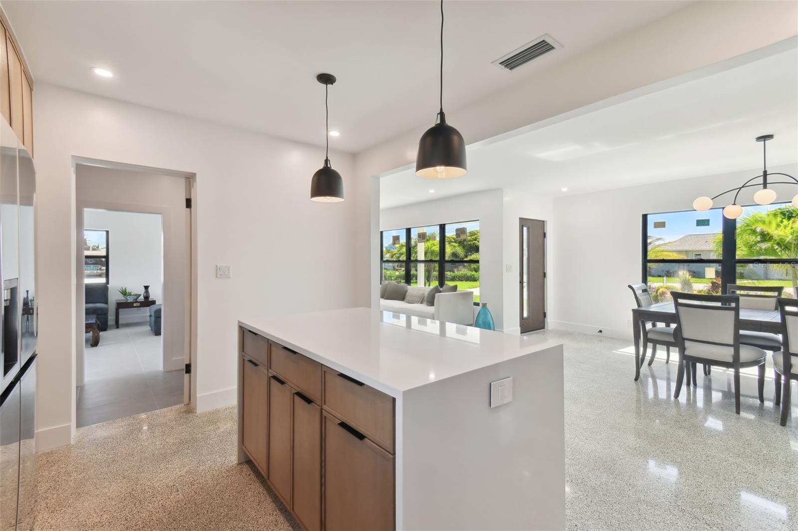 BEACH MANOR - Residential