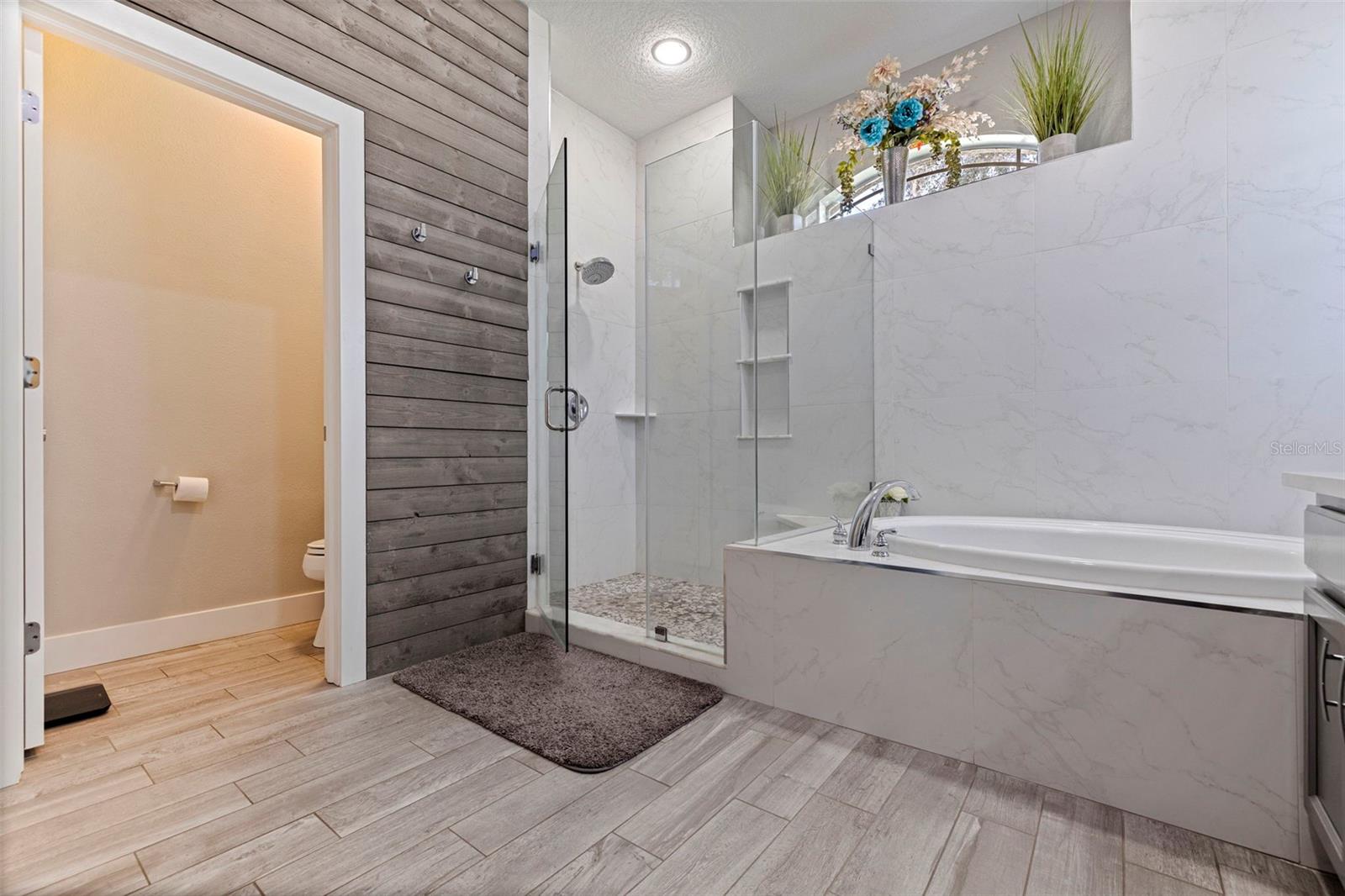 WATERS EDGE 02 - Residential