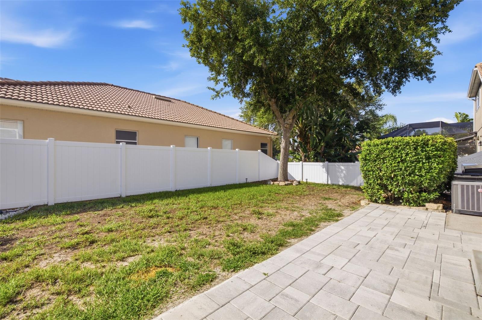 WATERS EDGE 02 - Residential