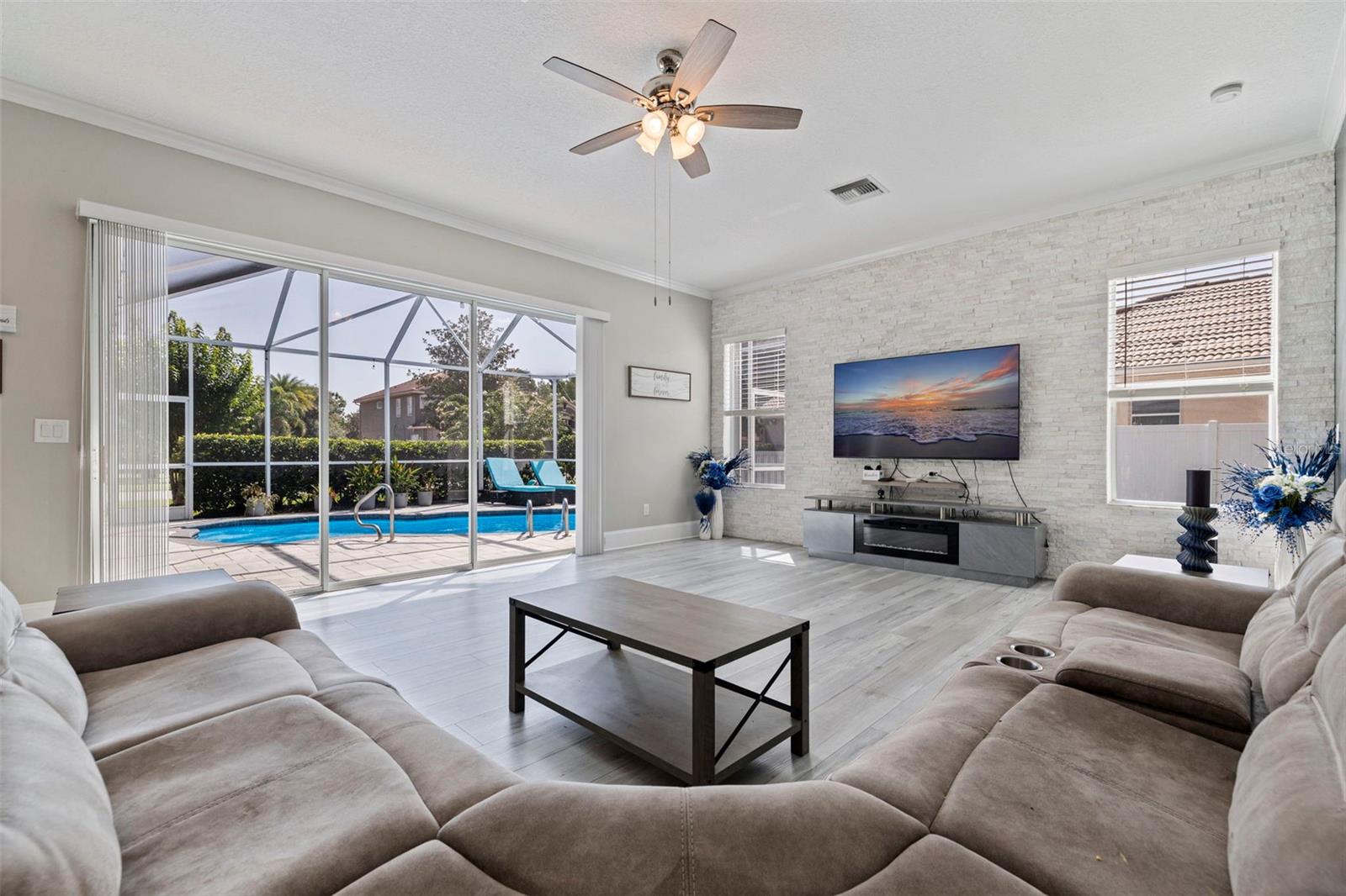 WATERS EDGE 02 - Residential