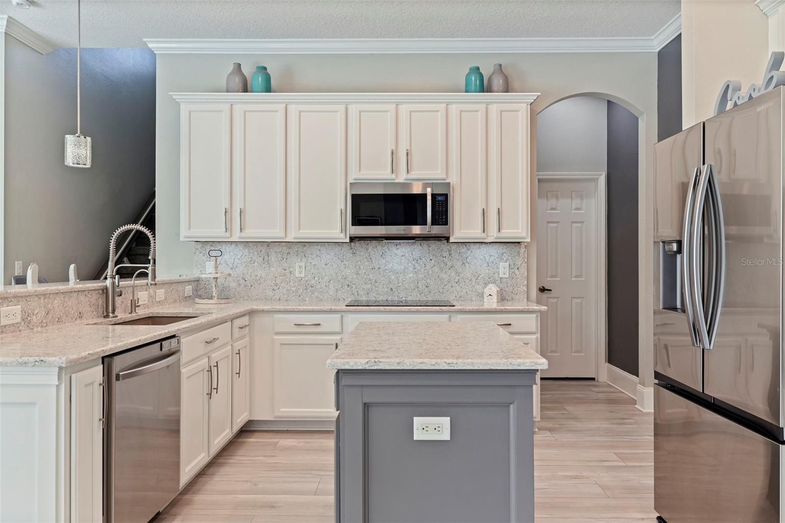 WATERS EDGE 02 - Residential