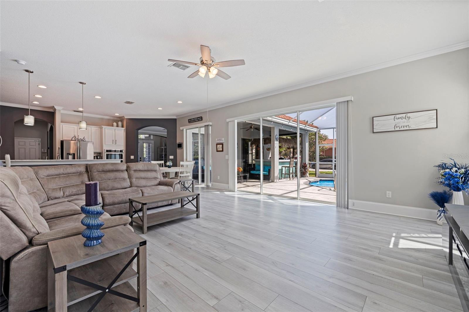 WATERS EDGE 02 - Residential