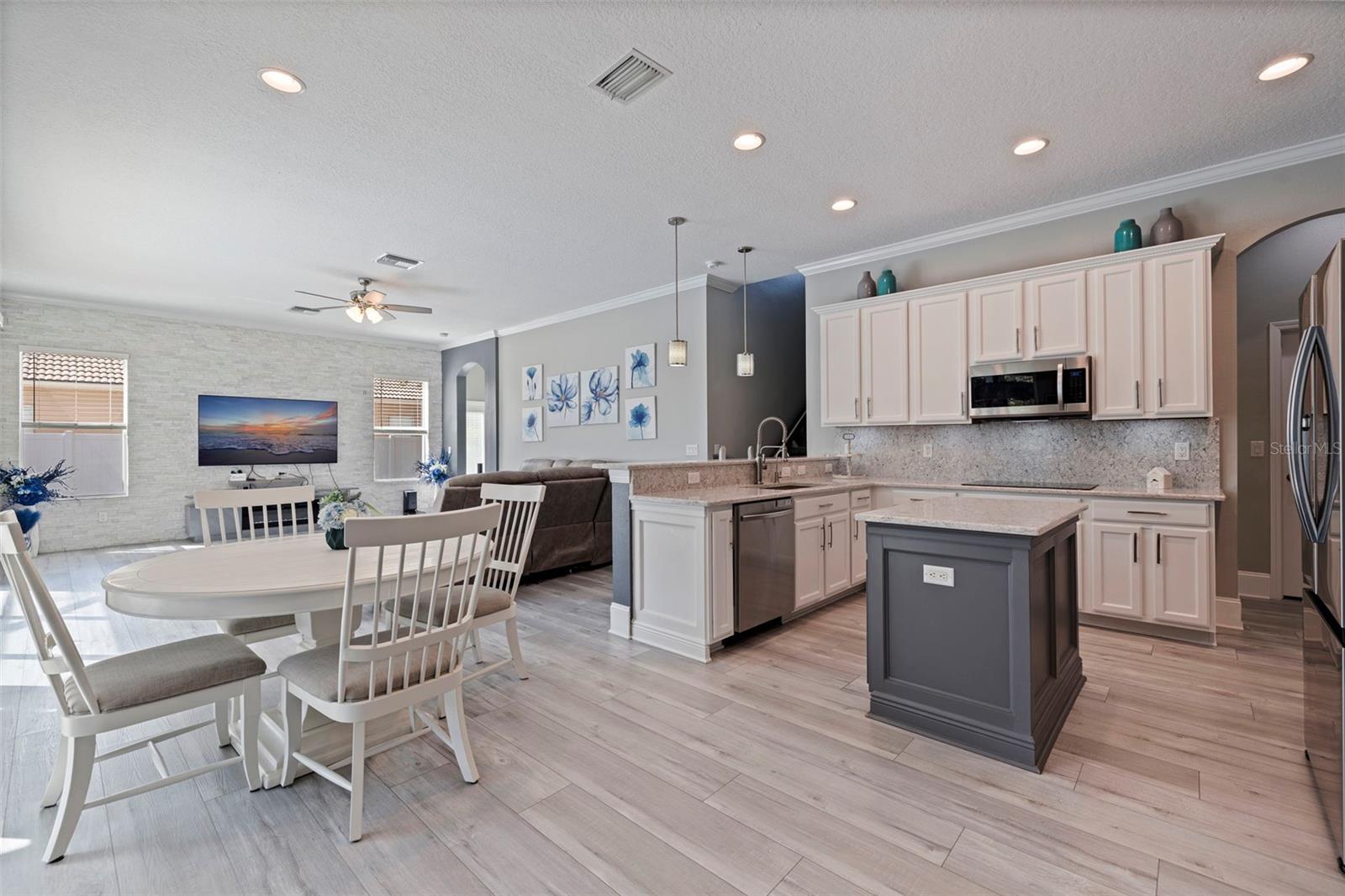 WATERS EDGE 02 - Residential