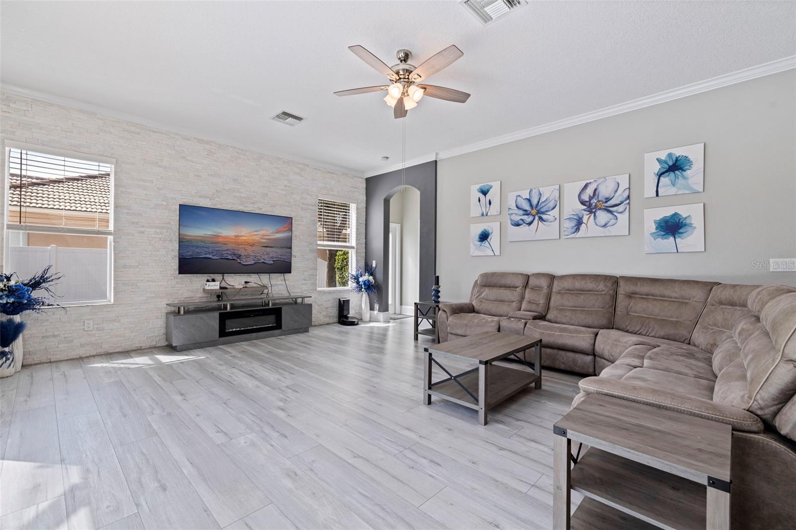 WATERS EDGE 02 - Residential
