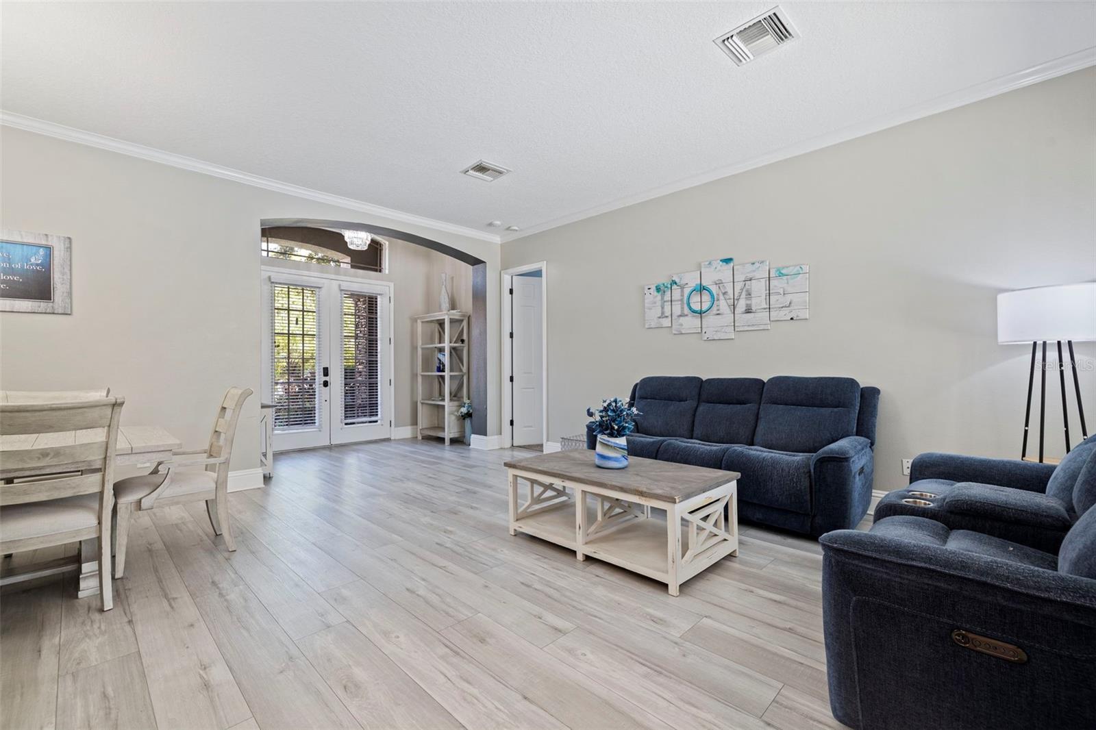 WATERS EDGE 02 - Residential