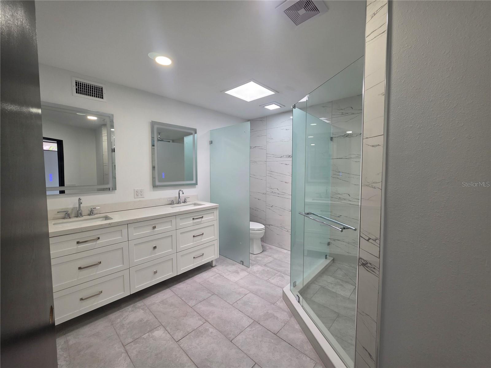 OAKLAND ADD PB 2 PG 77 - Residential