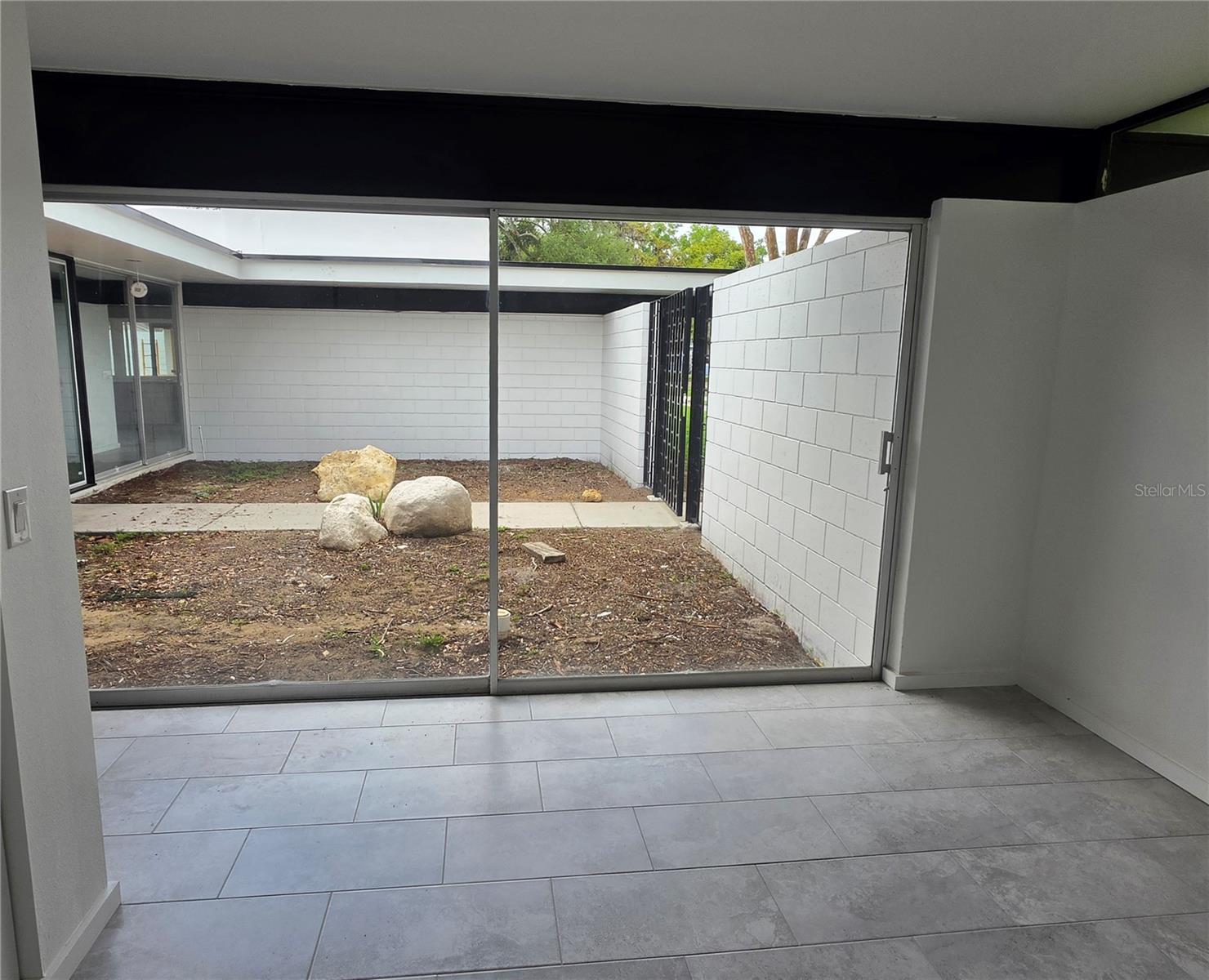 OAKLAND ADD PB 2 PG 77 - Residential