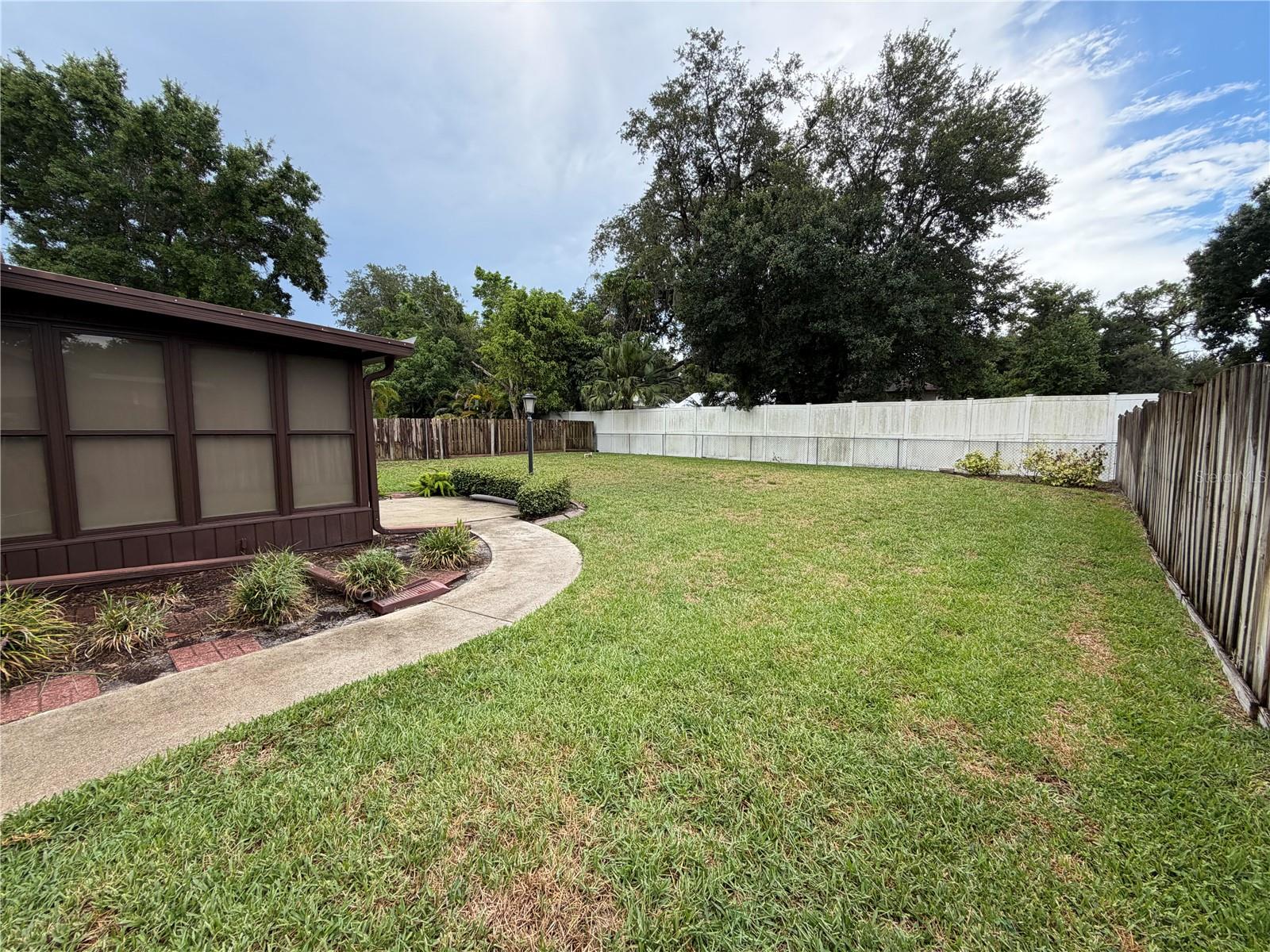 LAKE SARASOTA - Residential