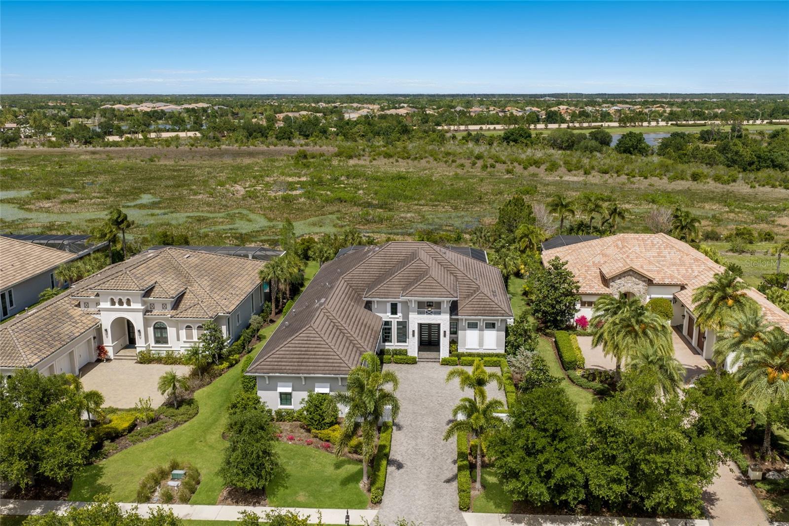 LAKE CLUB - Residential