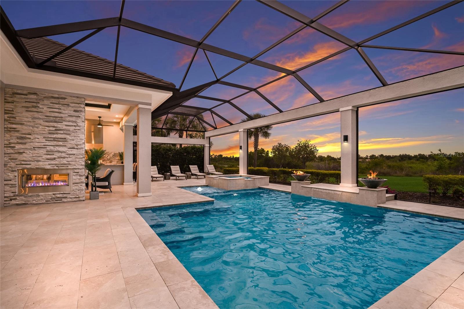 LAKE CLUB - Residential