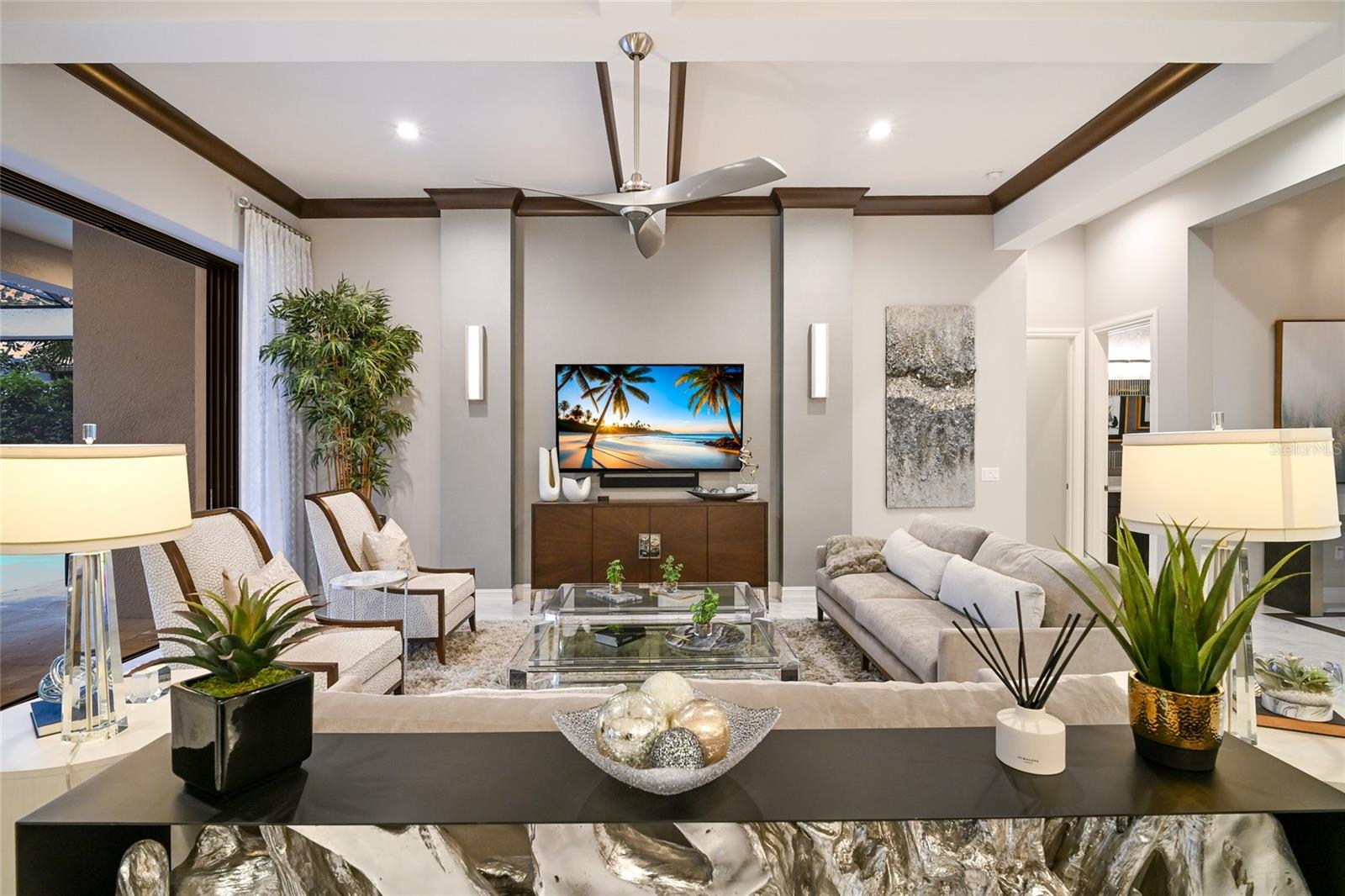 LAKE CLUB - Residential