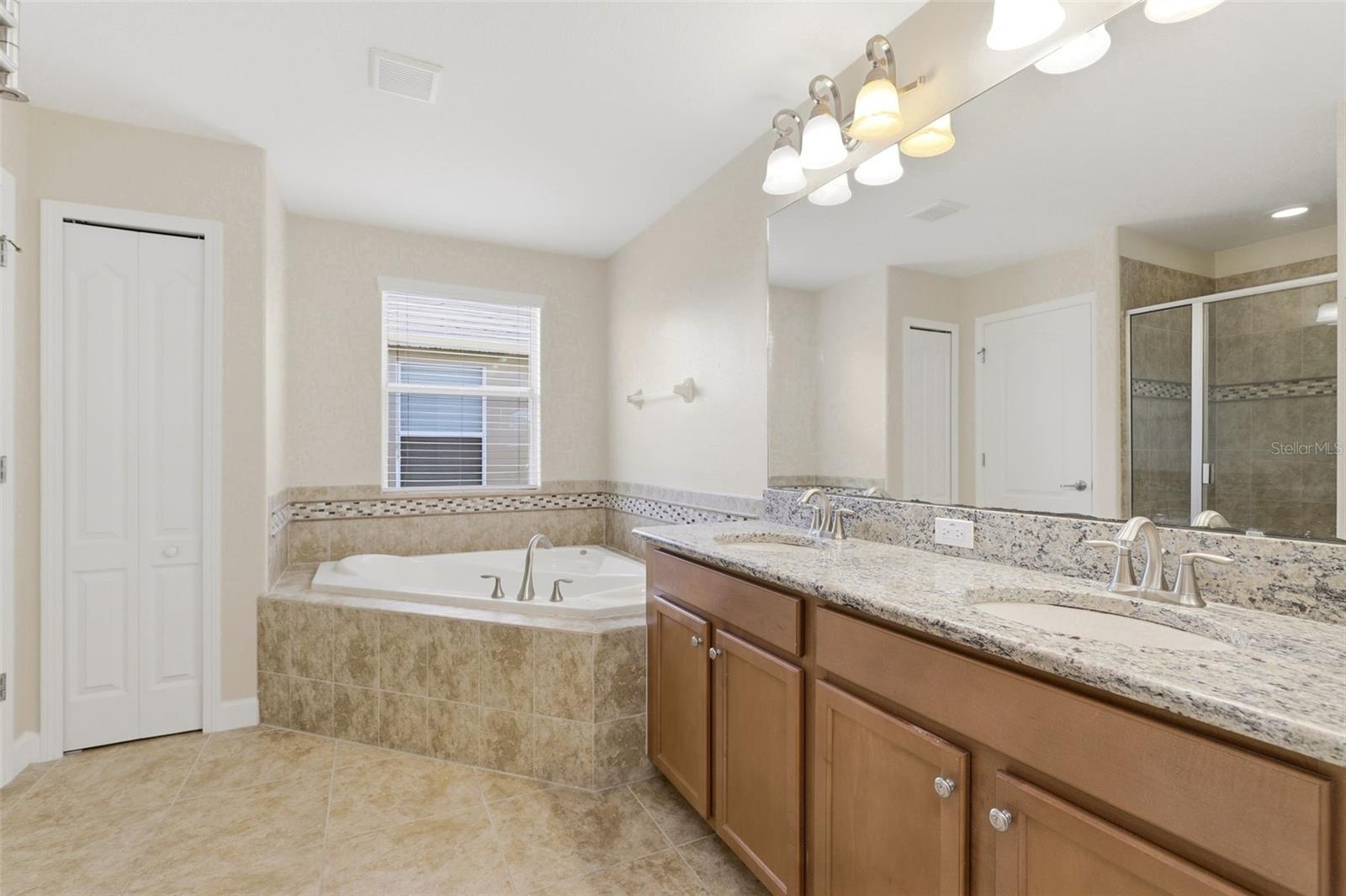 SIGNATURE LAKES PH 2 - Residential