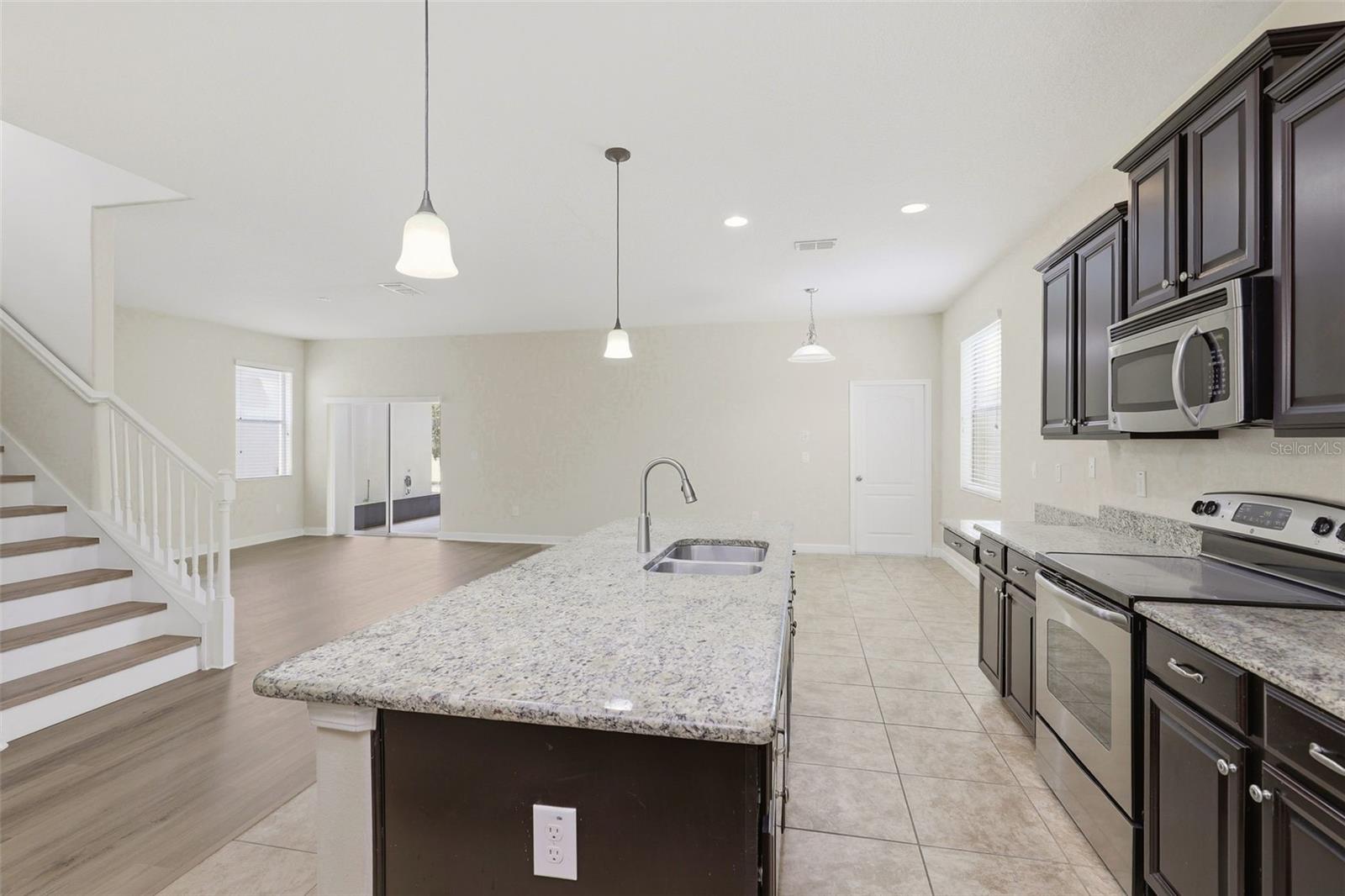 SIGNATURE LAKES PH 2 - Residential