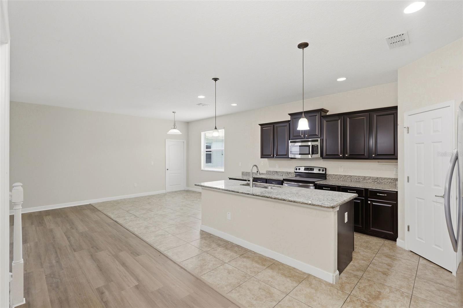 SIGNATURE LAKES PH 2 - Residential