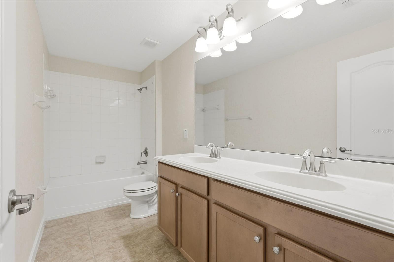 SIGNATURE LAKES PH 2 - Residential
