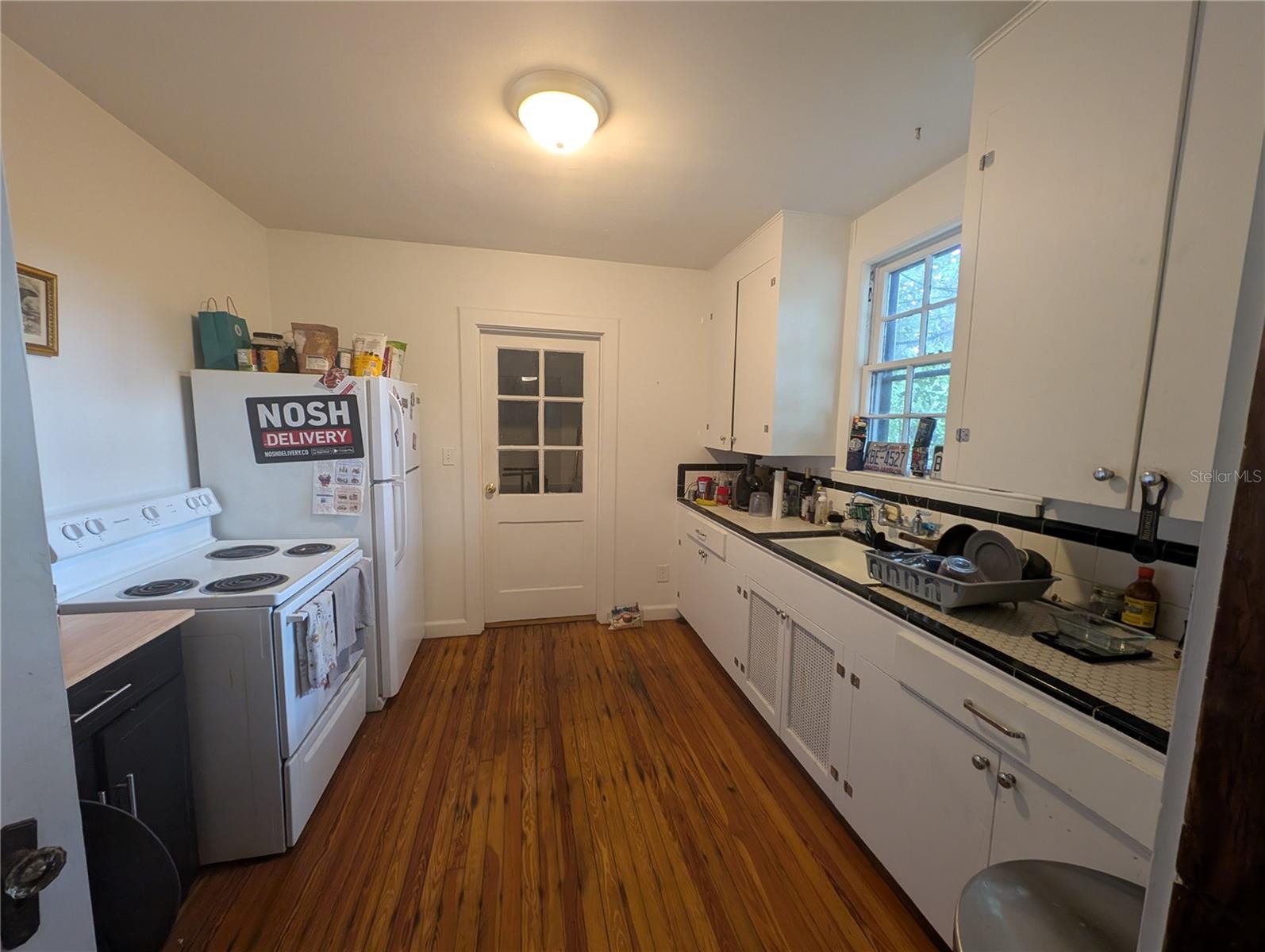 CARLISLE J A &CARLISLE ESTATE LANDS - Residential Lease