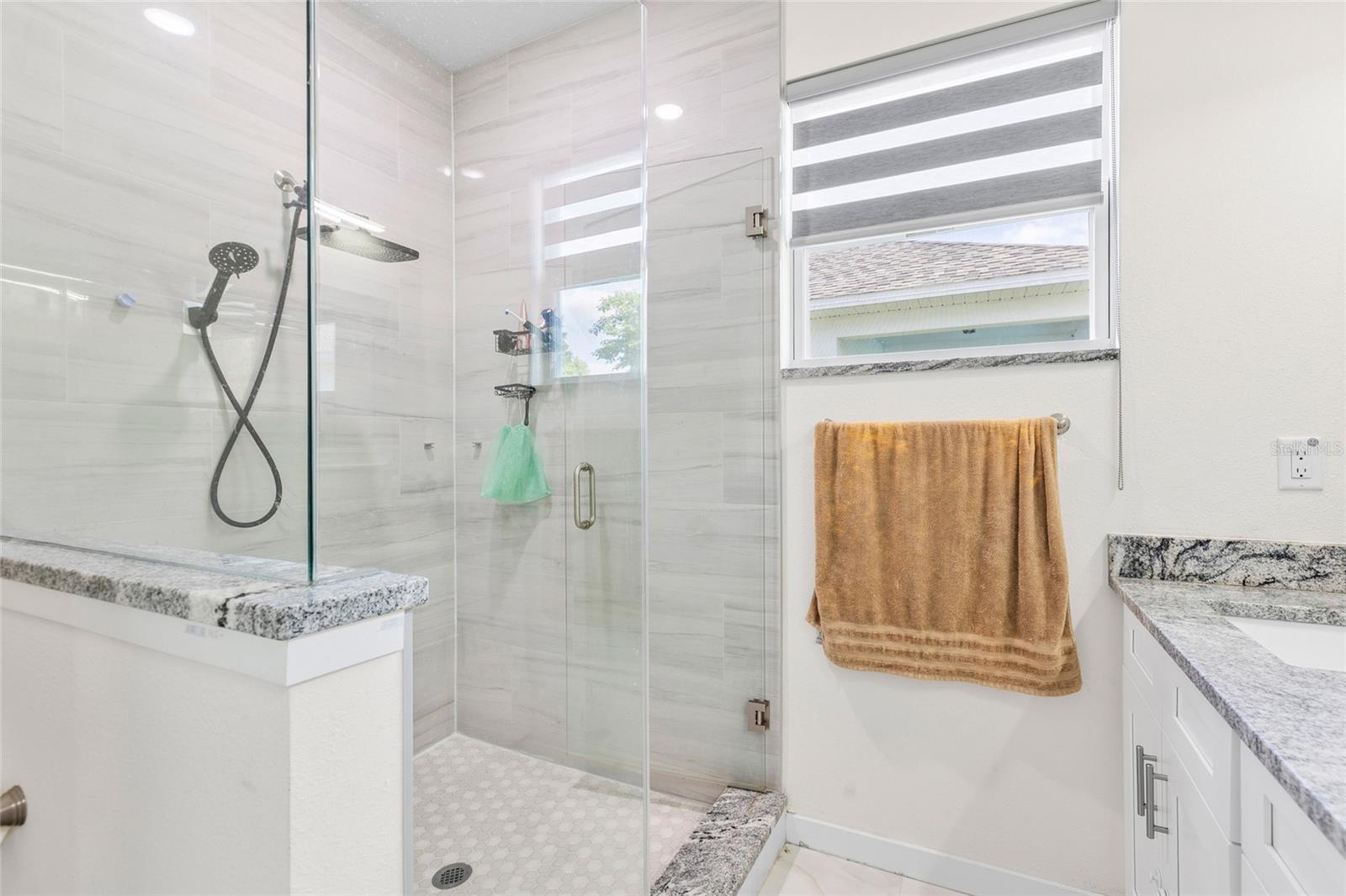 MIRROR CREST - Residential