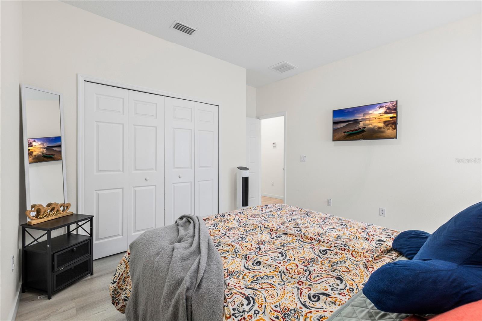 MIRROR CREST - Residential