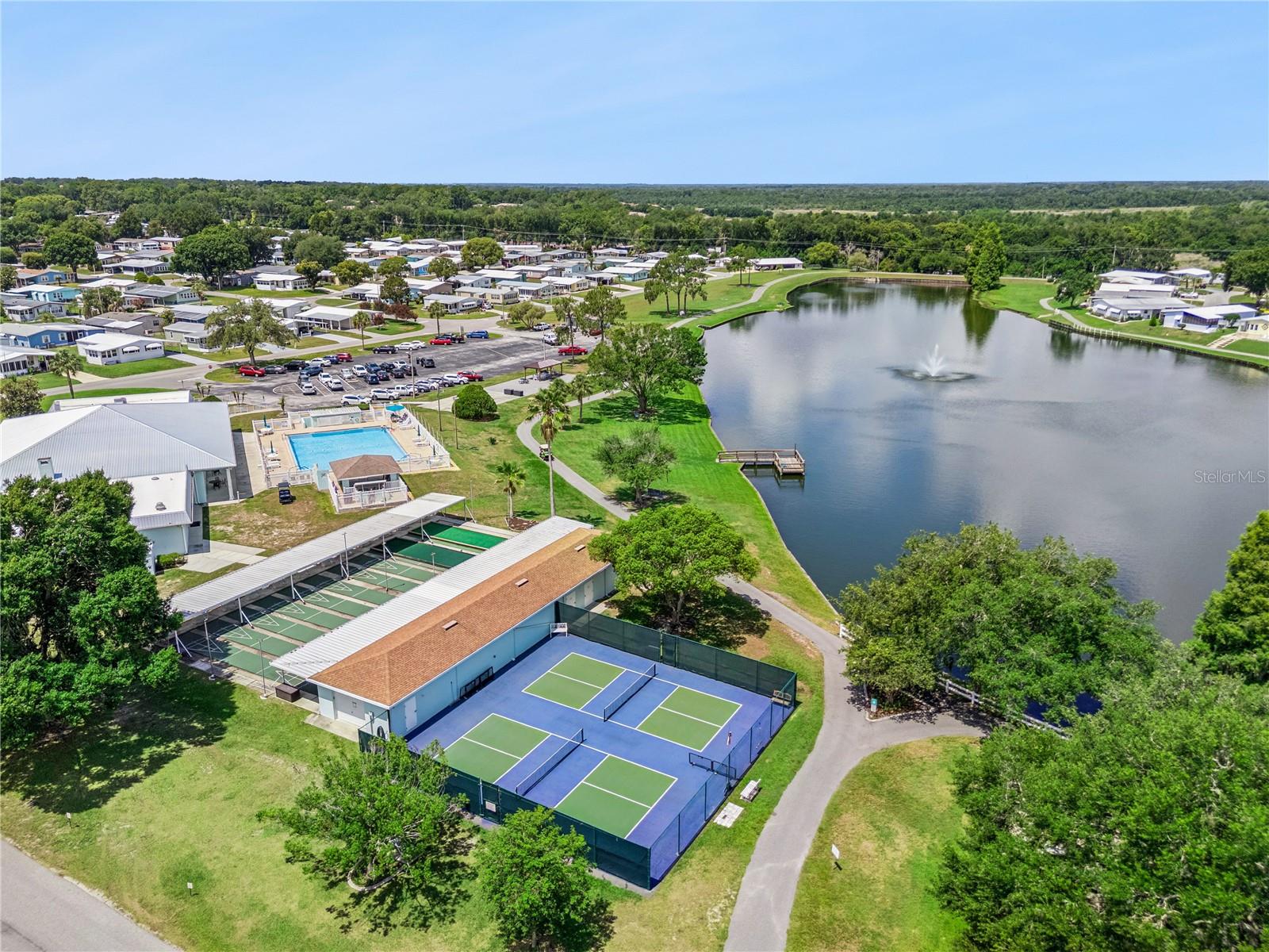 FOXWOOD LAKE ESTATES PH 01 - Residential