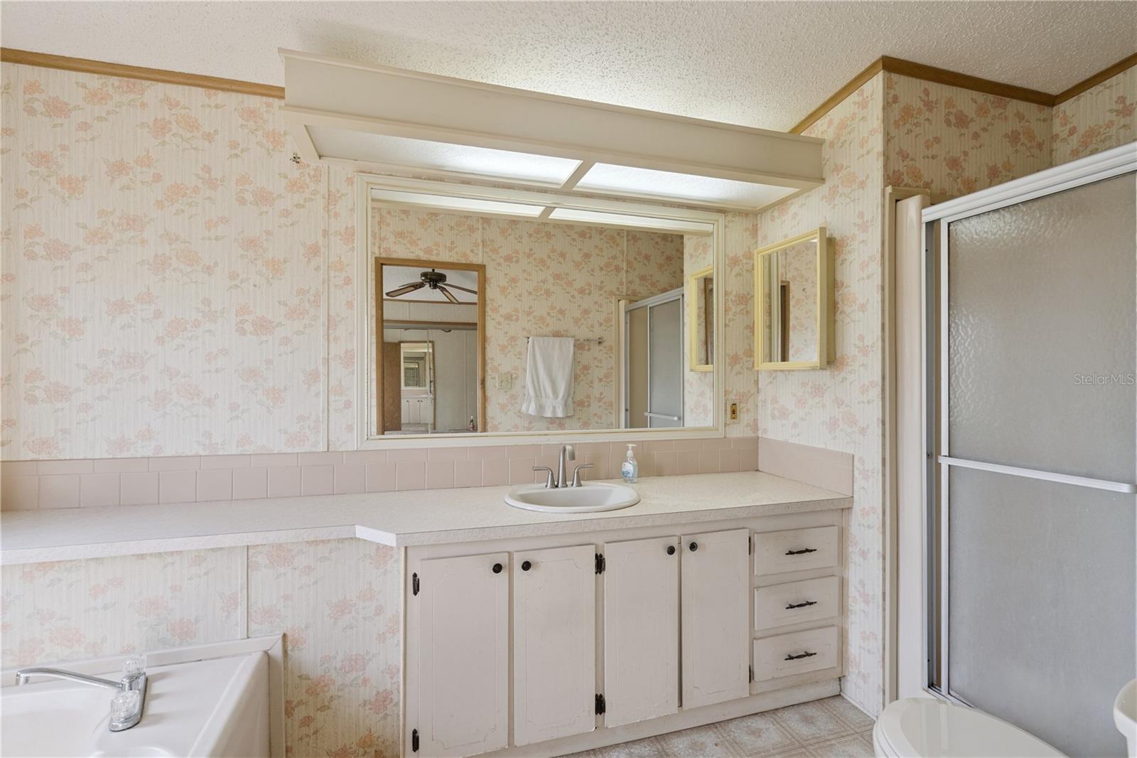 FOXWOOD LAKE ESTATES PH 01 - Residential