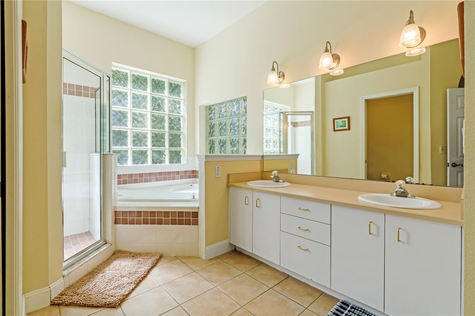 DELAND MANOR - Residential