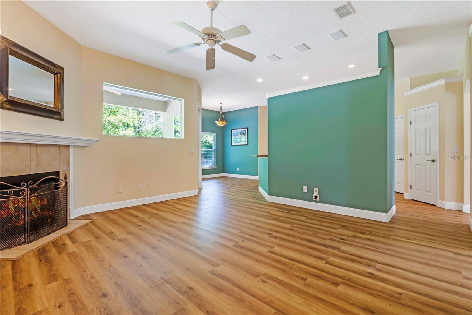 DELAND MANOR - Residential