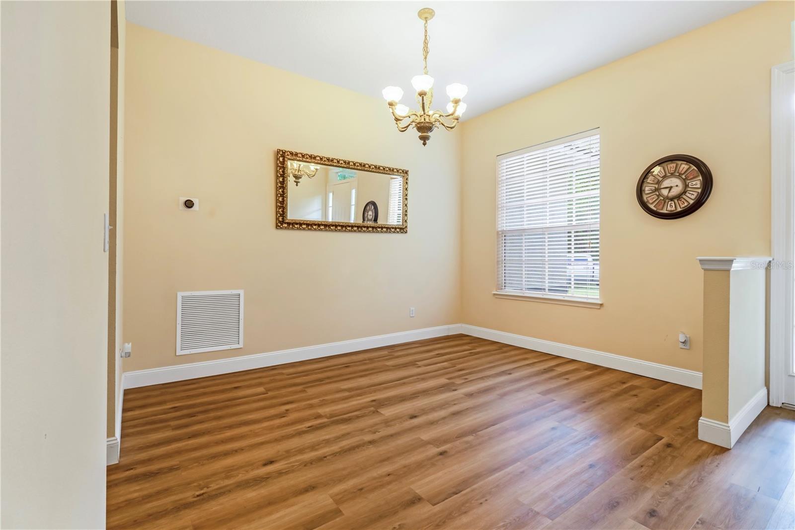DELAND MANOR - Residential