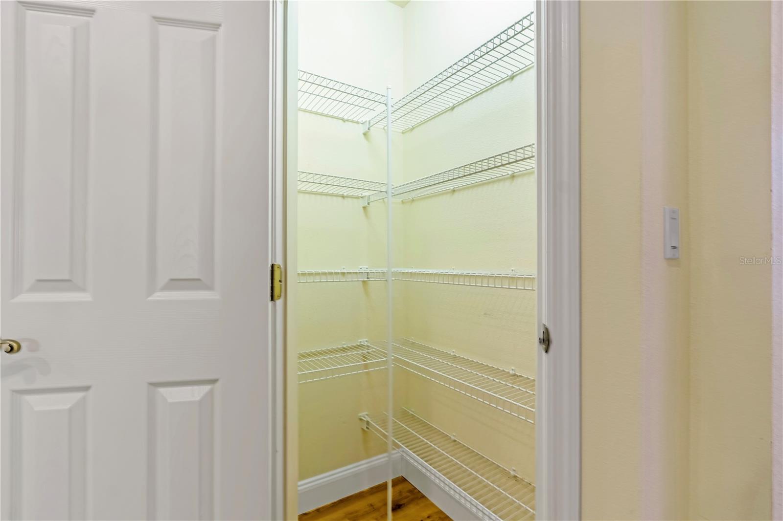 DELAND MANOR - Residential
