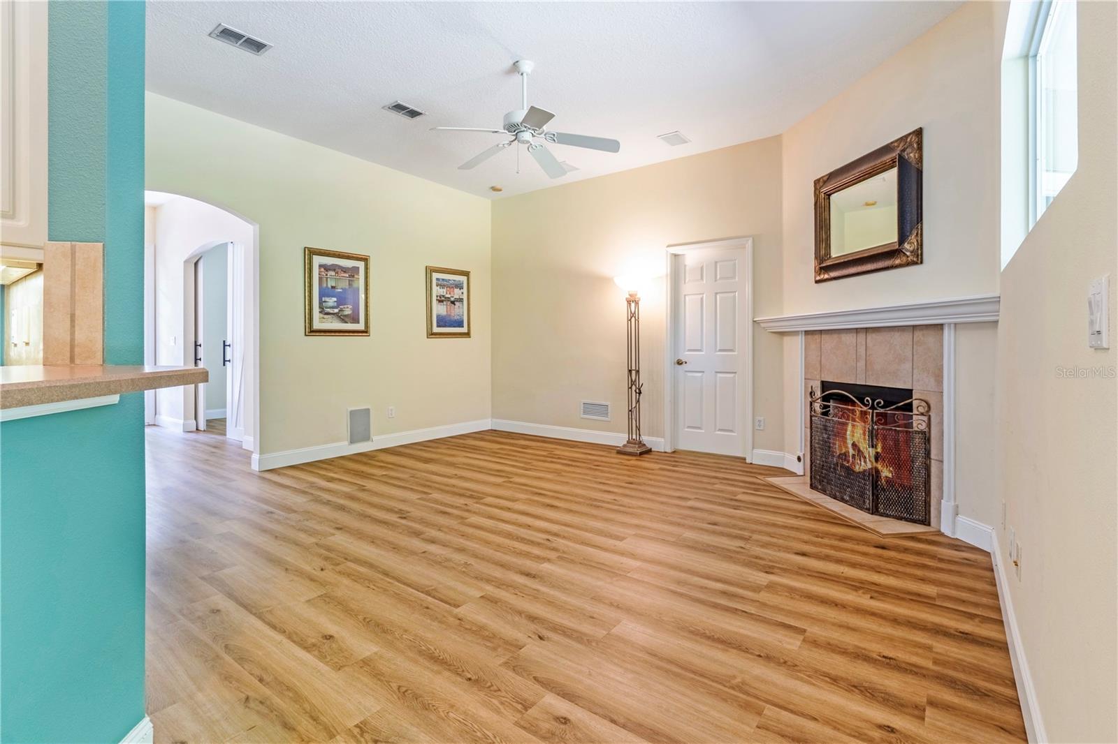 DELAND MANOR - Residential