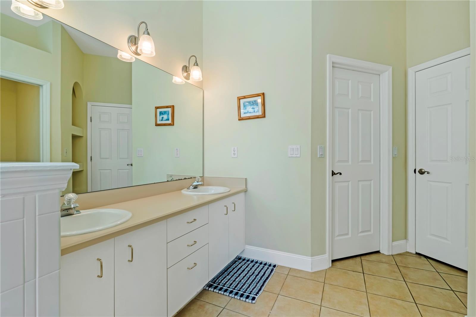 DELAND MANOR - Residential