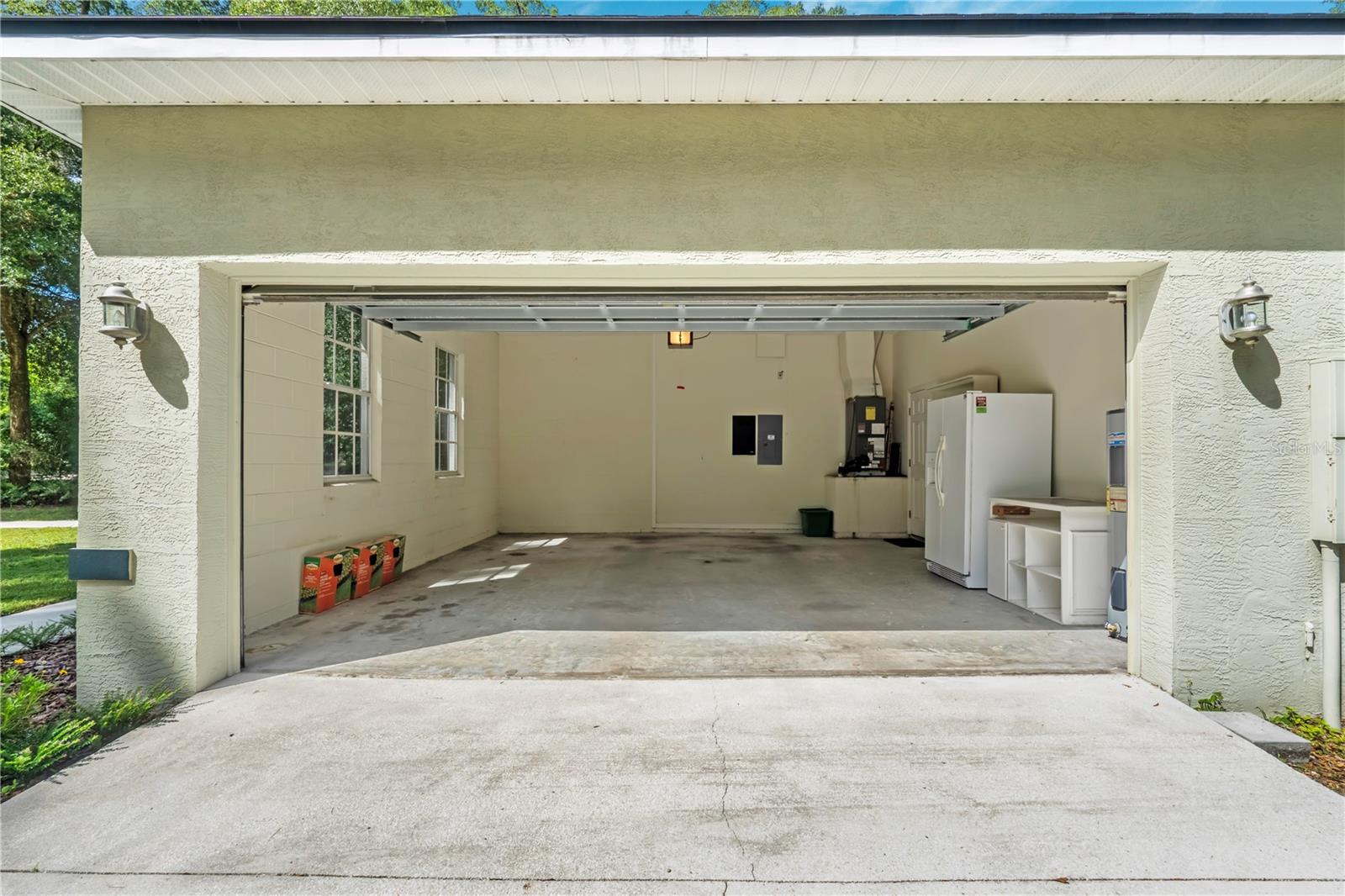 DELAND MANOR - Residential