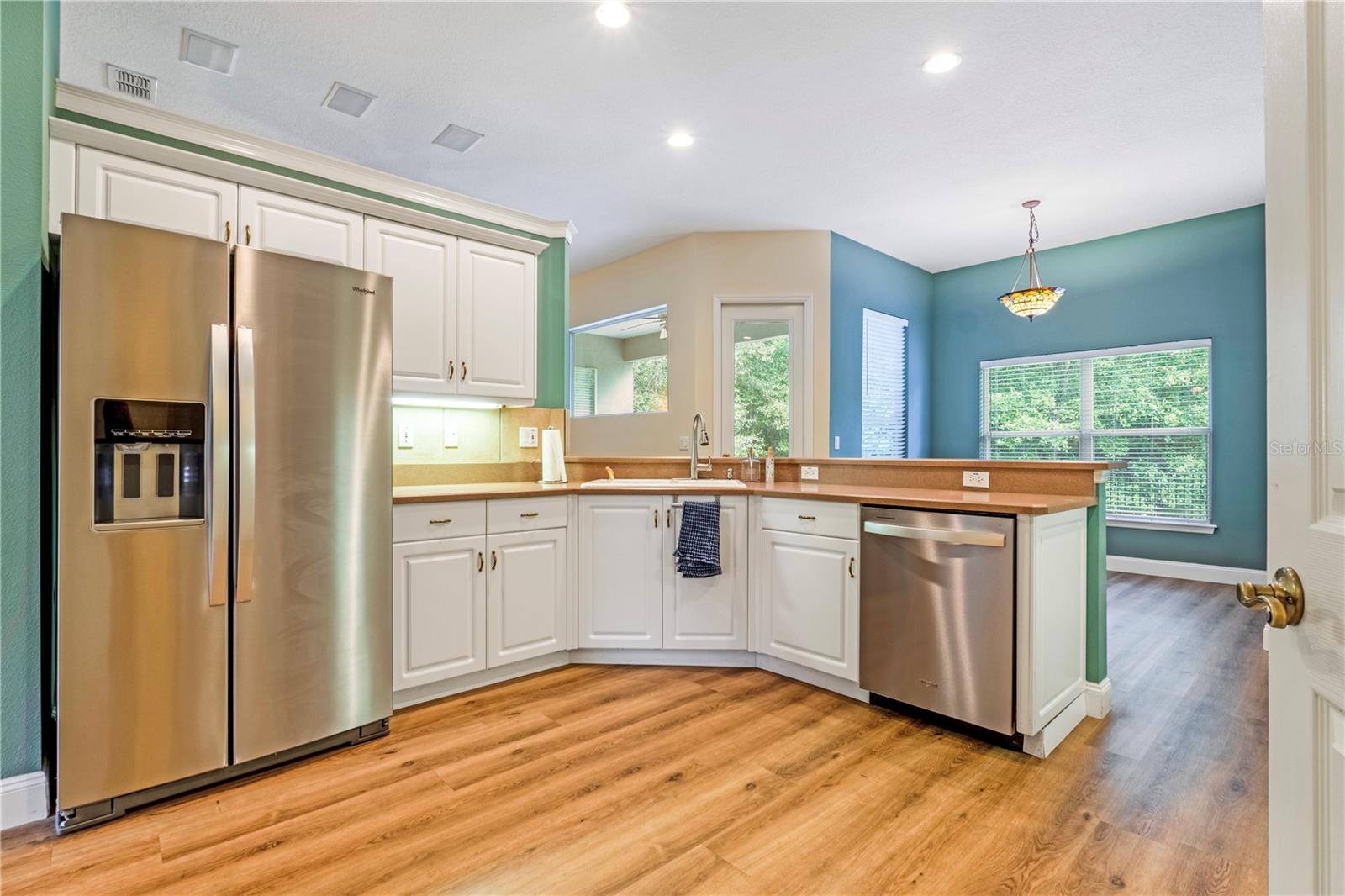 DELAND MANOR - Residential
