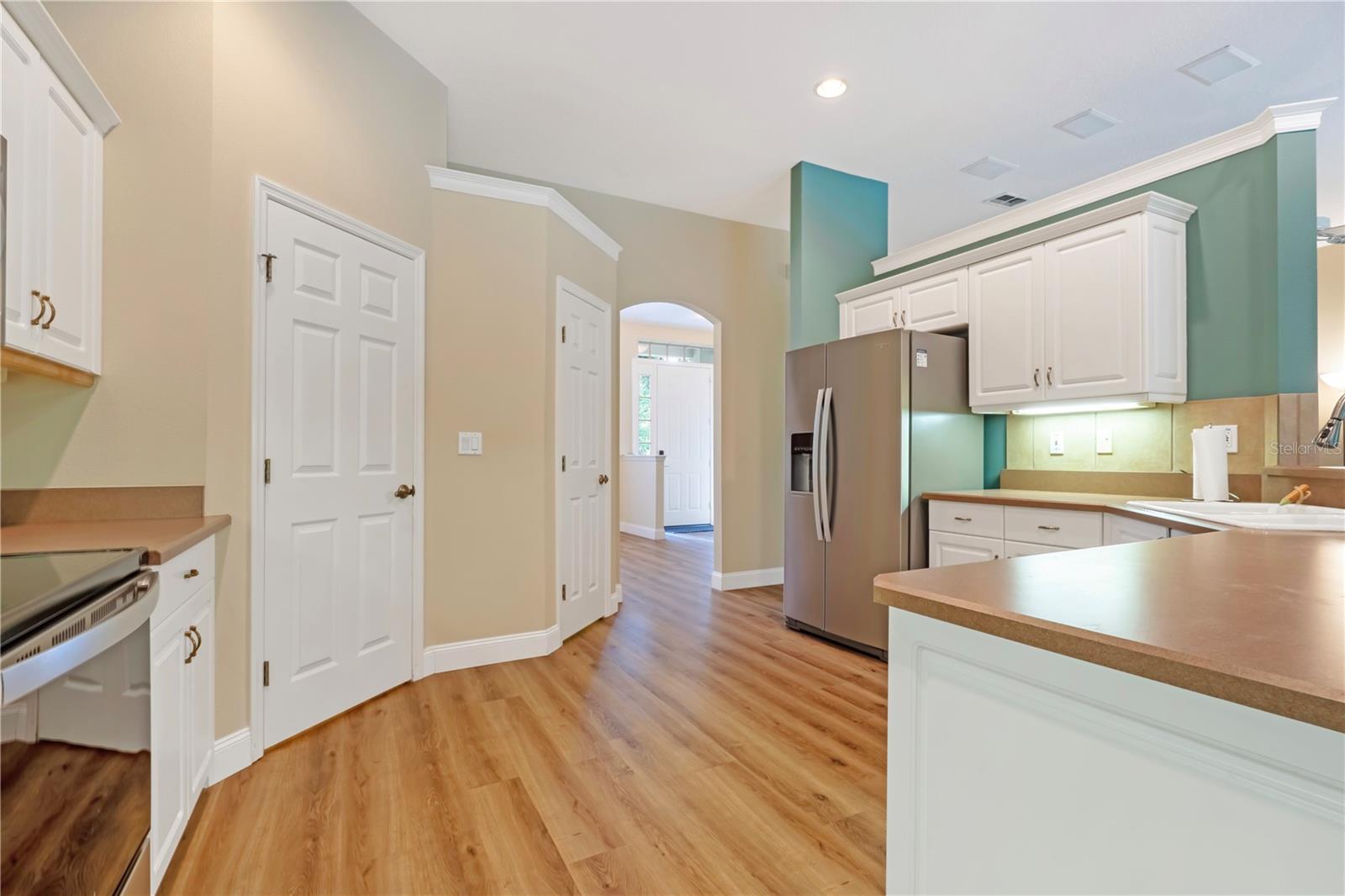 DELAND MANOR - Residential