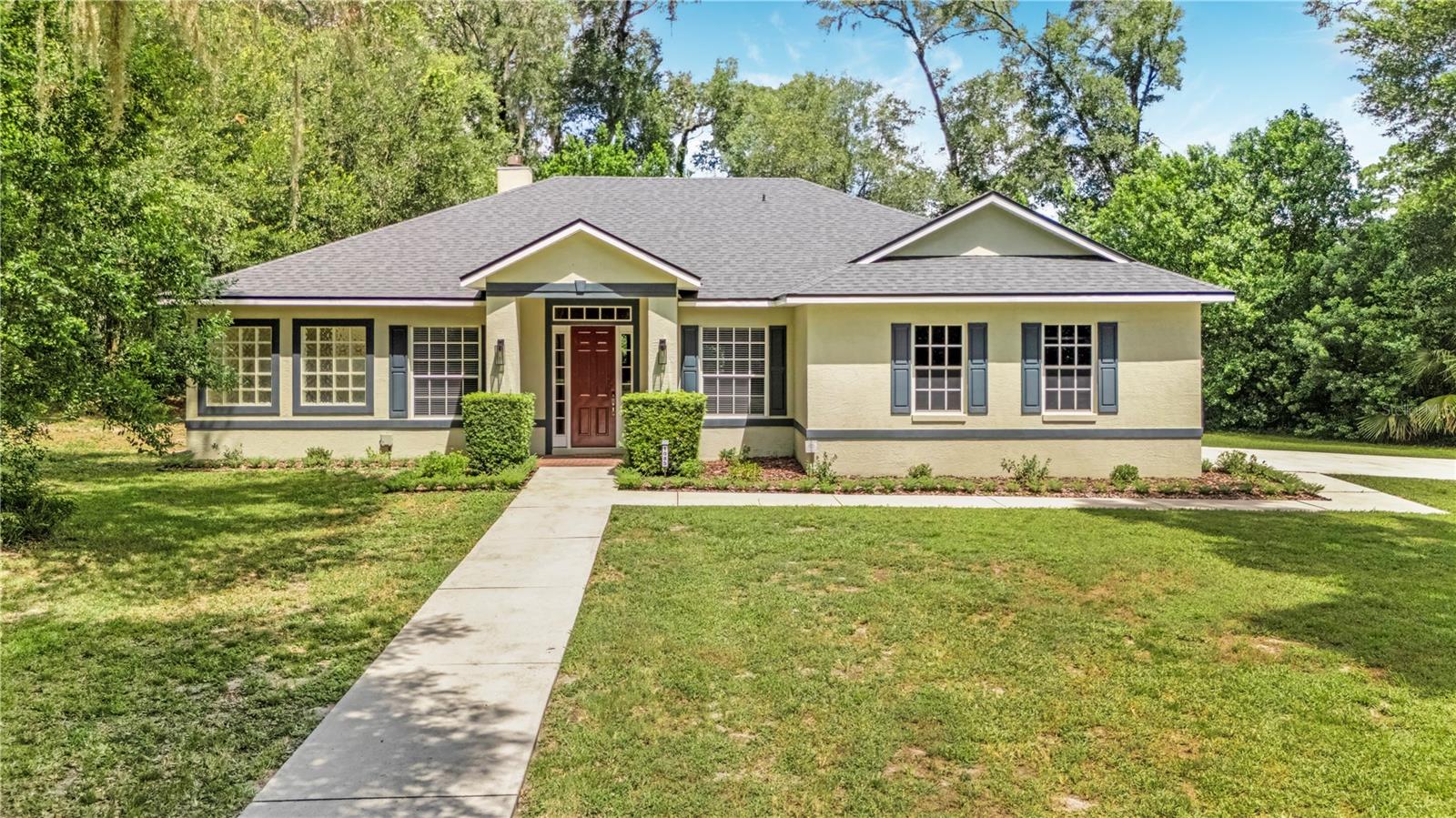 DELAND MANOR - Residential