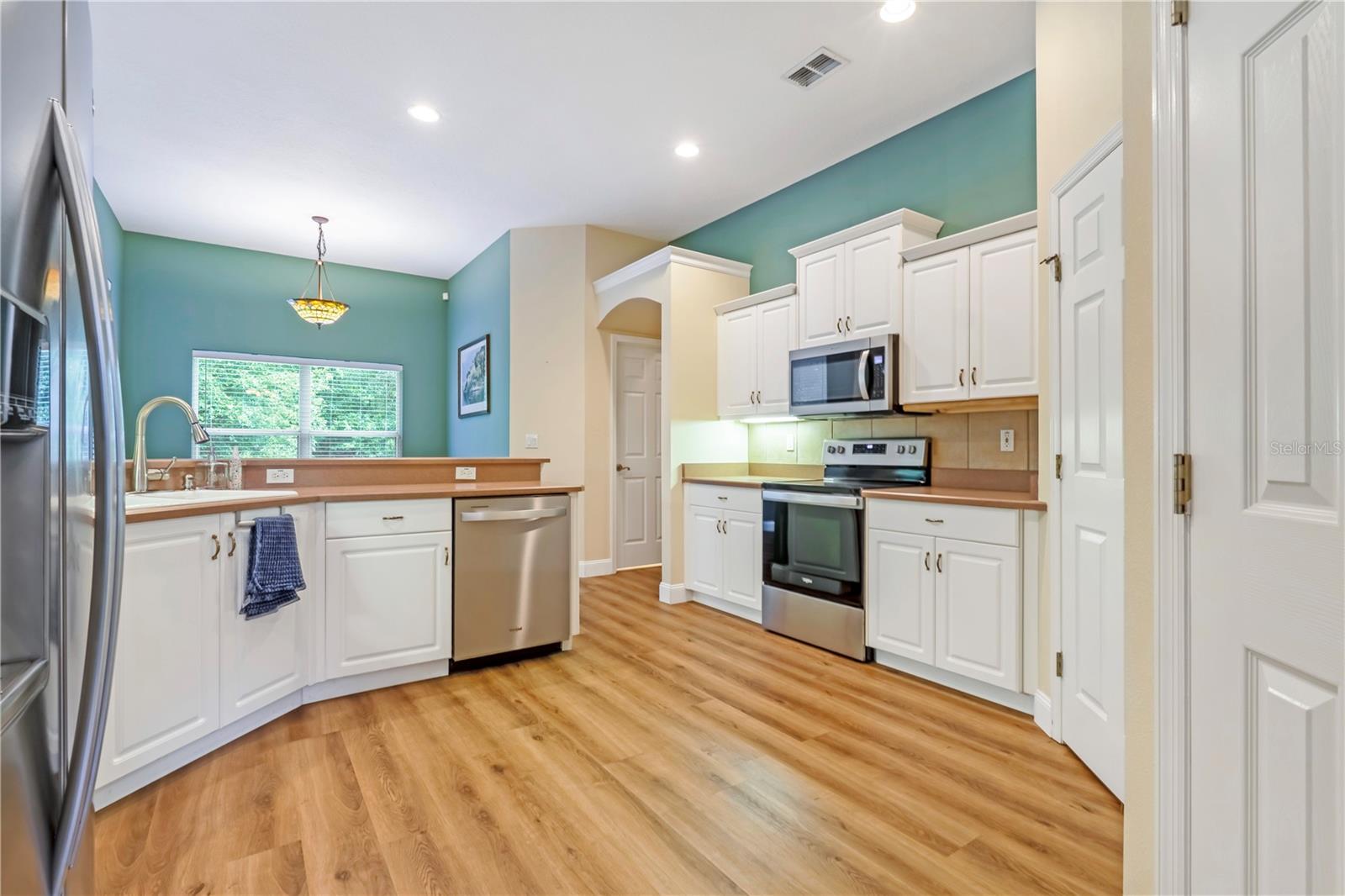 DELAND MANOR - Residential