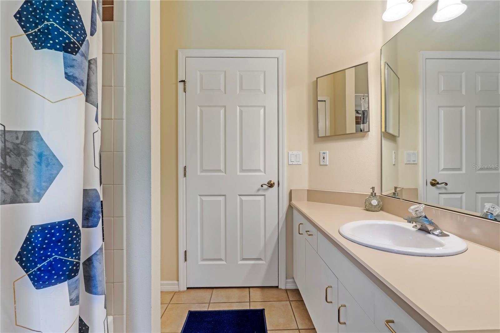 DELAND MANOR - Residential