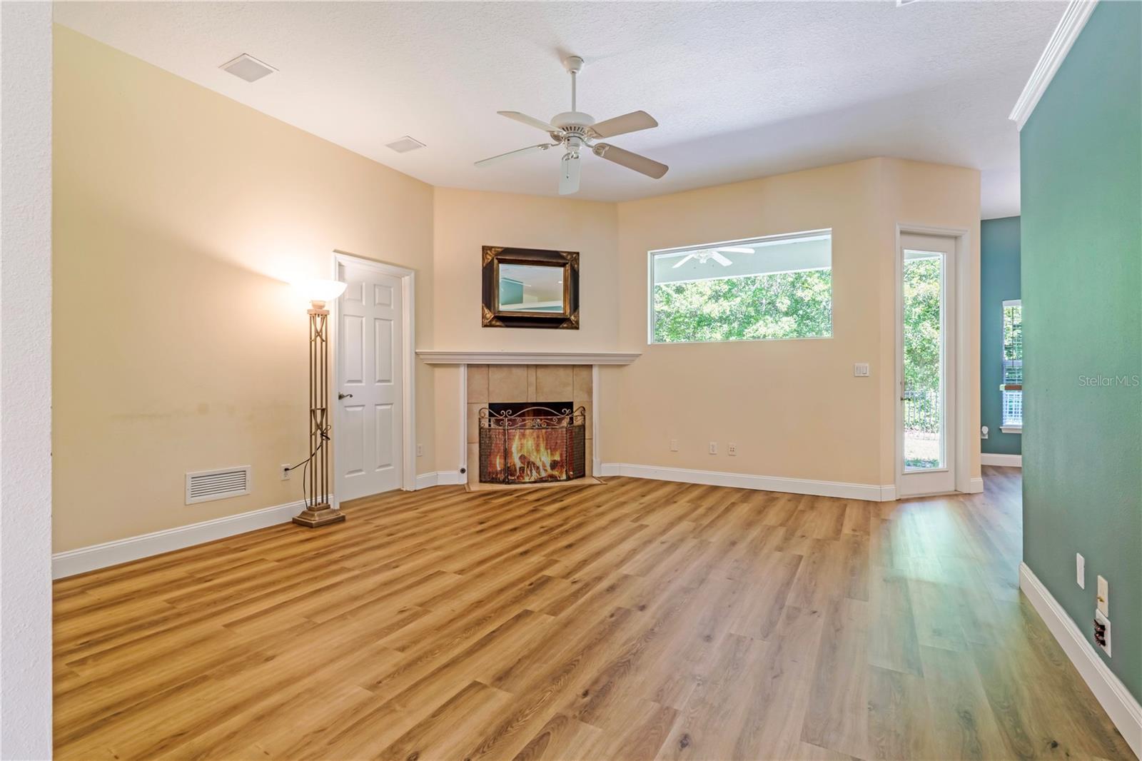 DELAND MANOR - Residential