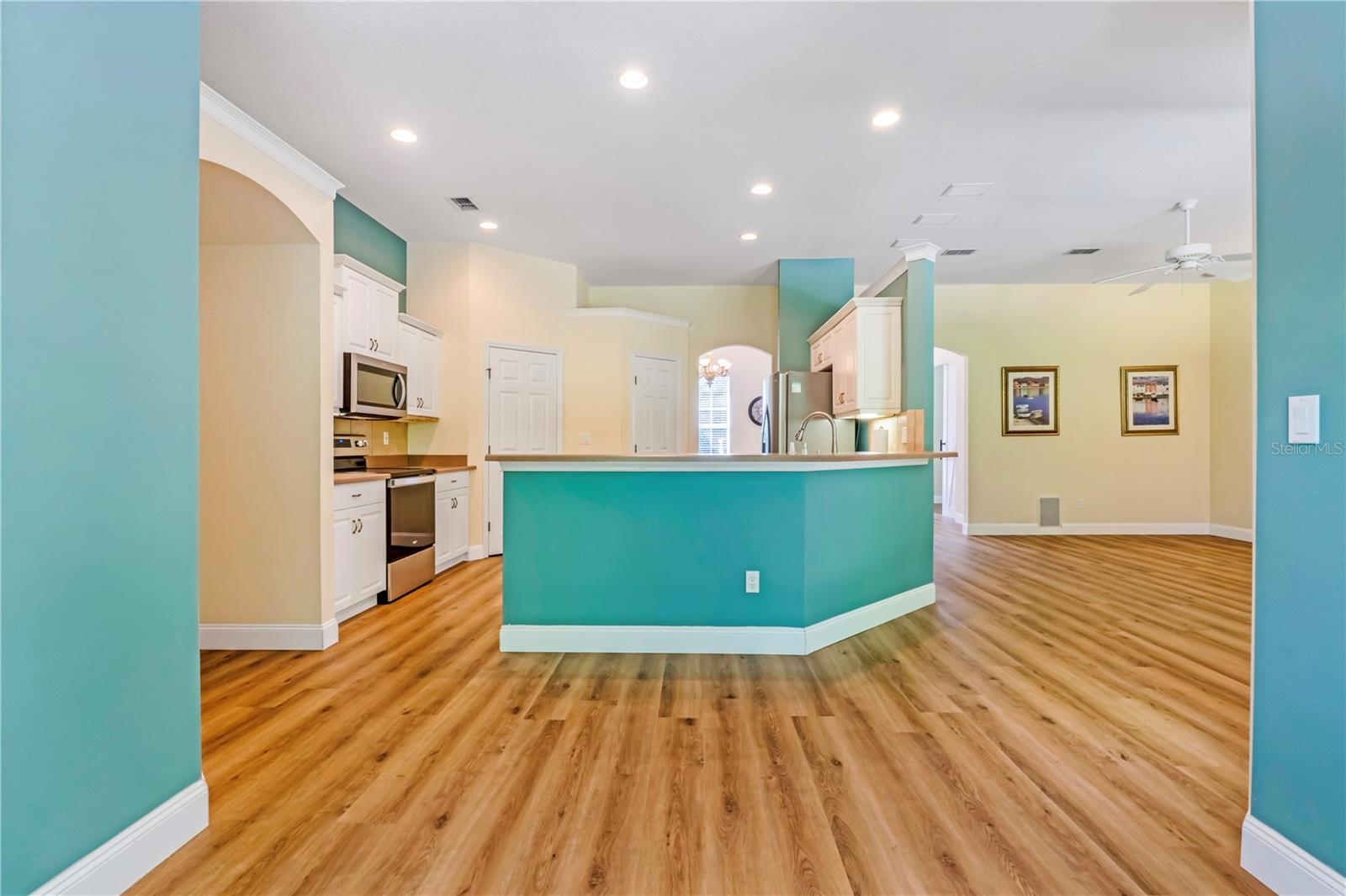 DELAND MANOR - Residential
