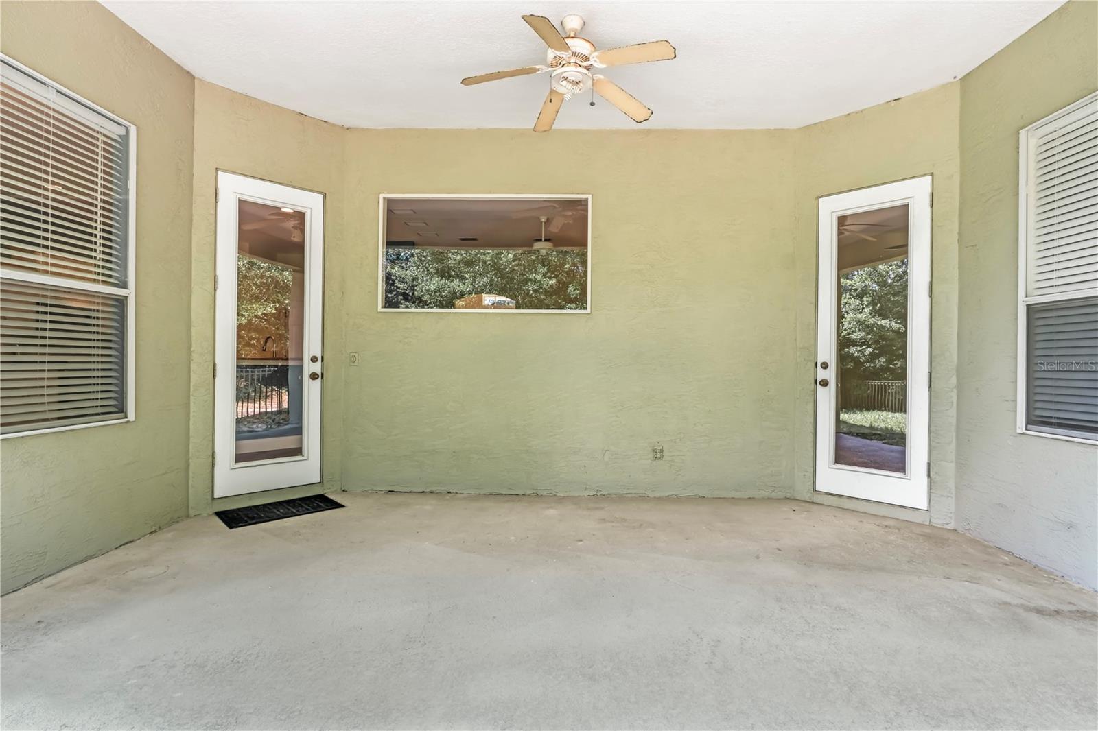 DELAND MANOR - Residential