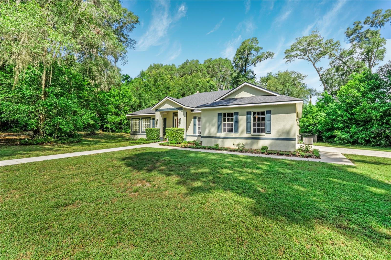 DELAND MANOR - Residential