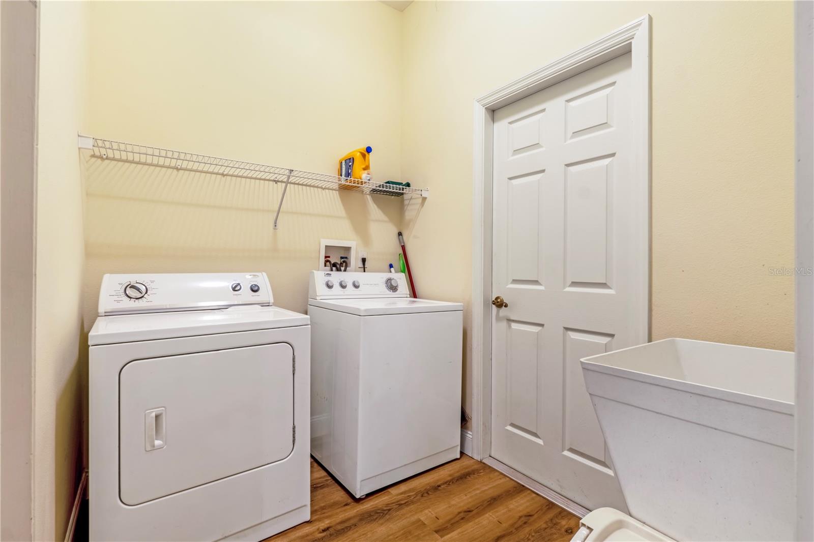 DELAND MANOR - Residential