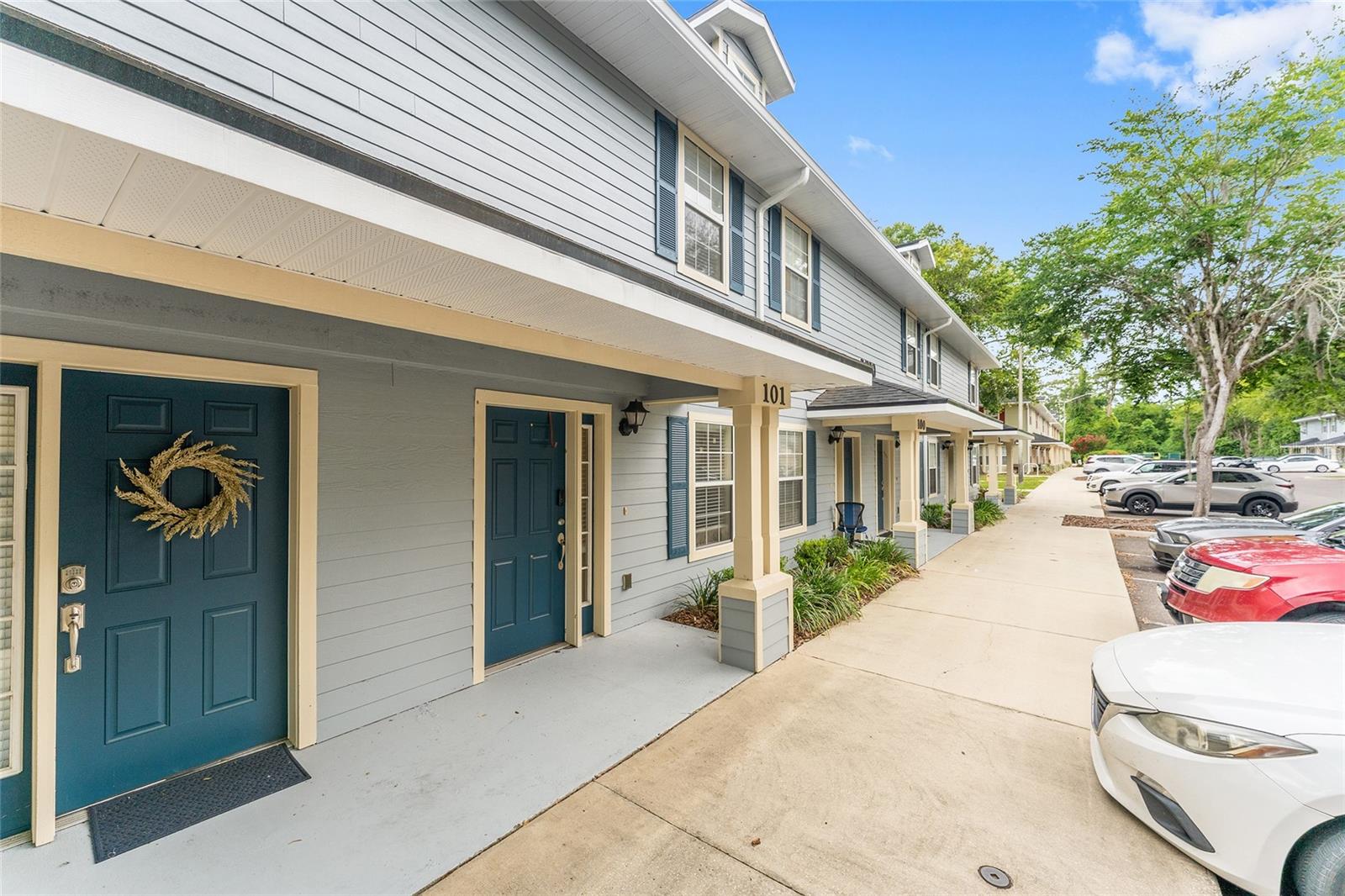 CHASE HOLLOW CONDO - Residential