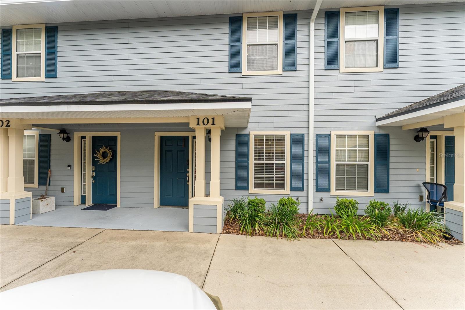 CHASE HOLLOW CONDO - Residential
