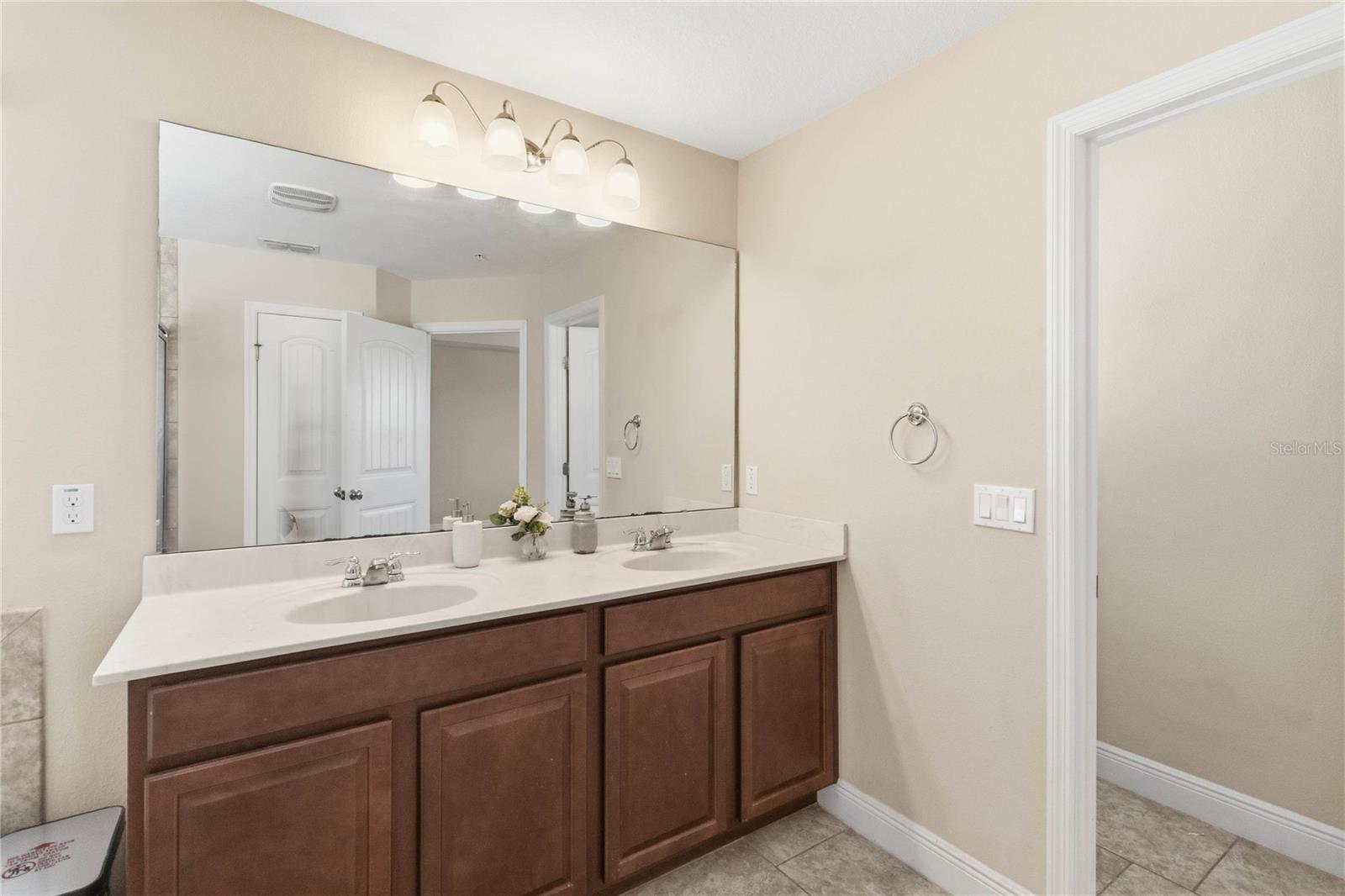 OVERLOOK/EAST PARK - Residential
