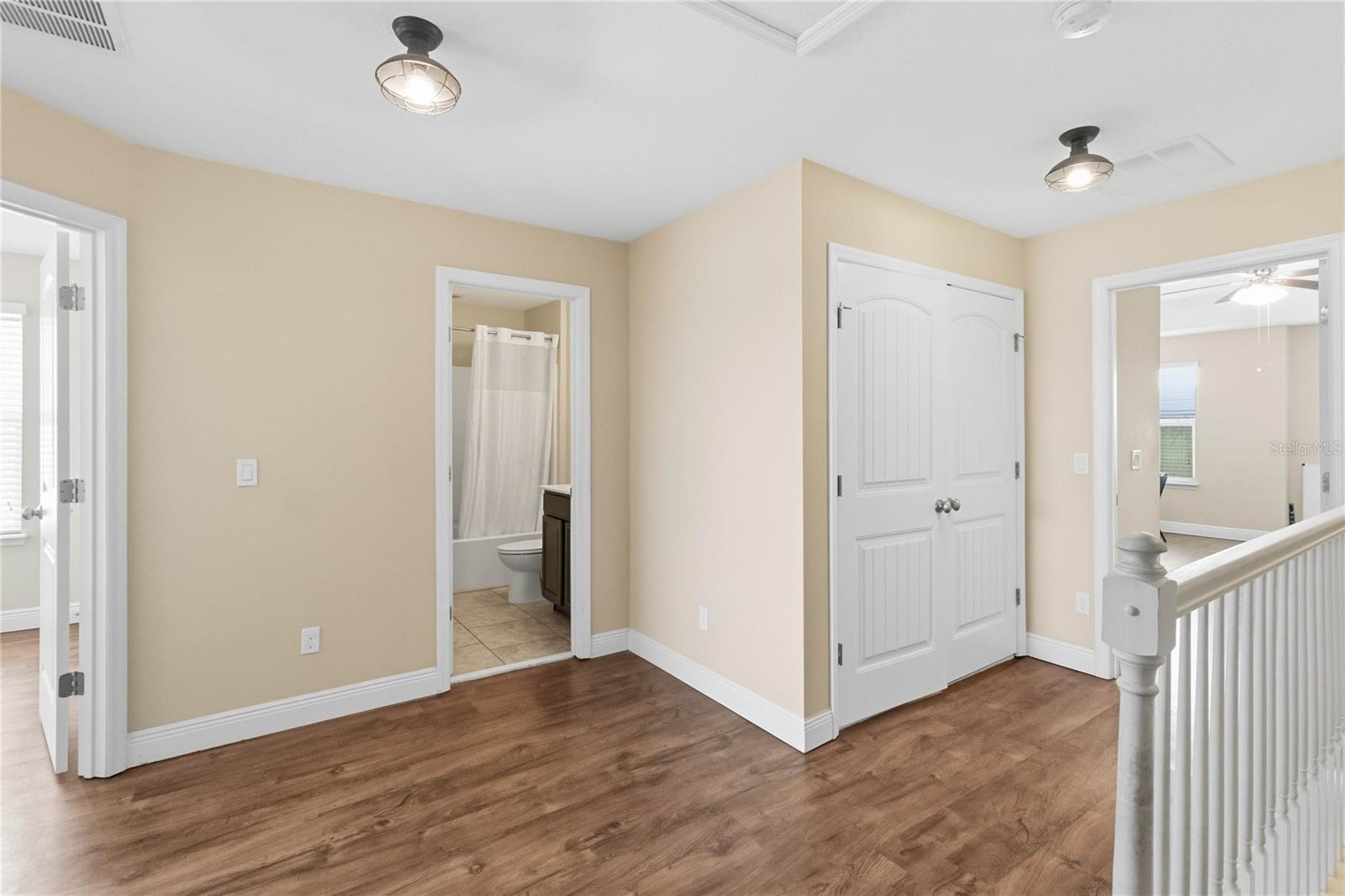 OVERLOOK/EAST PARK - Residential