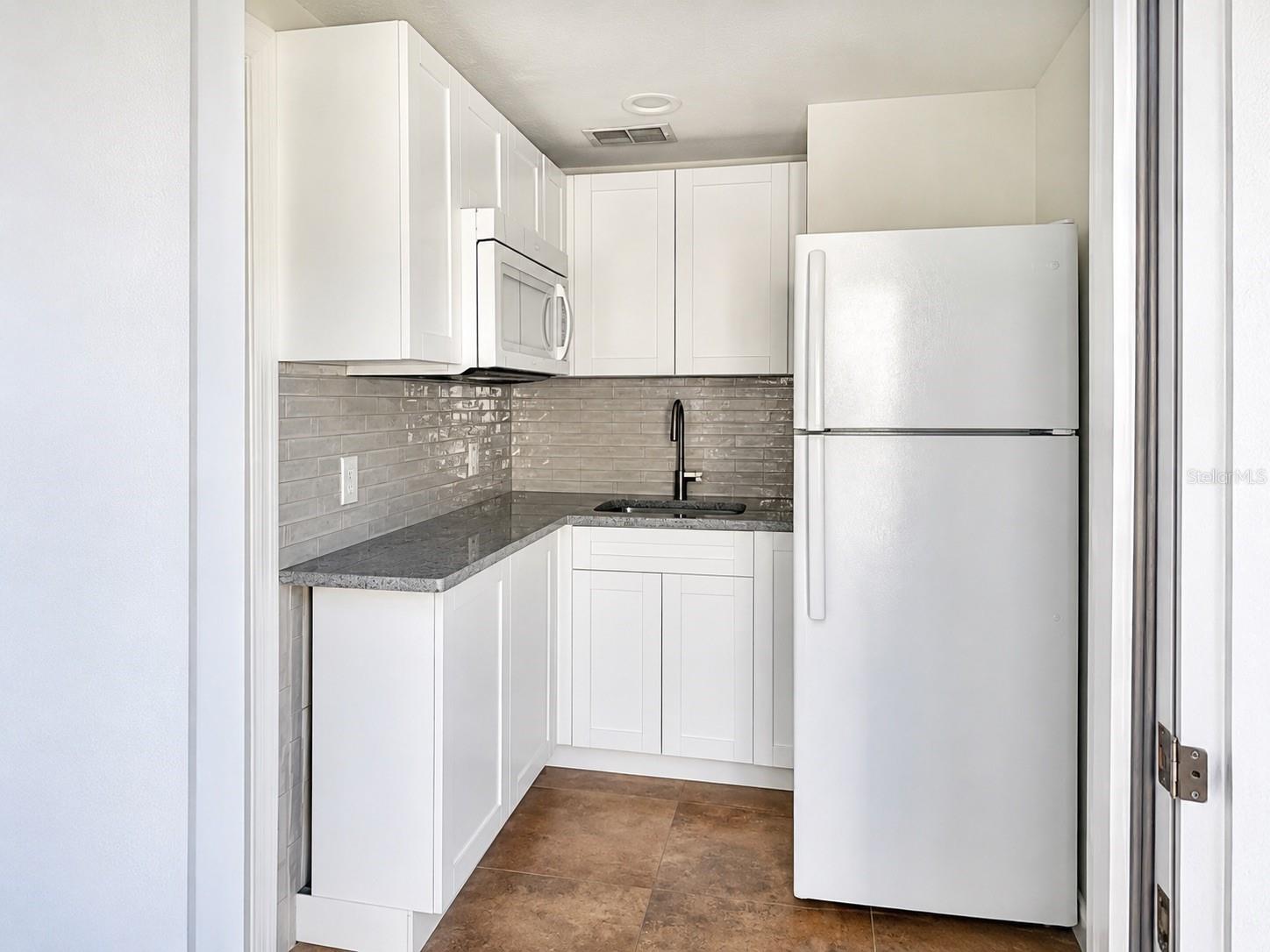 BRANDON VALRICO HILLS ESTATES SUB - Residential