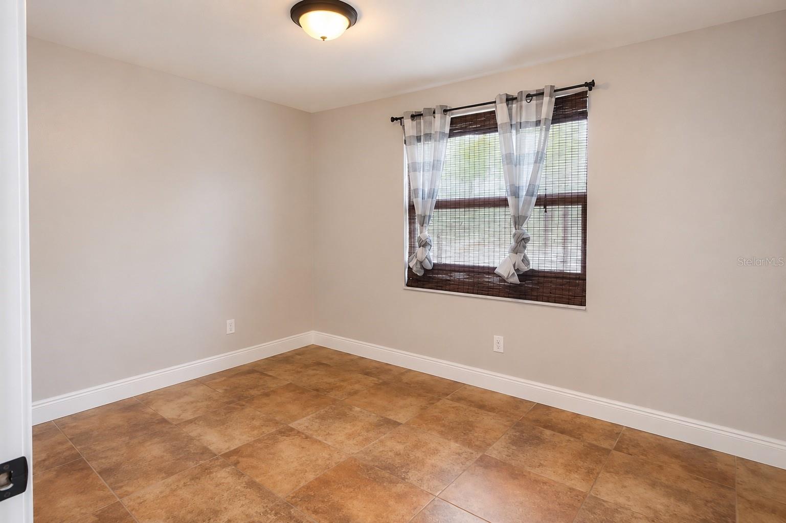 BRANDON VALRICO HILLS ESTATES SUB - Residential