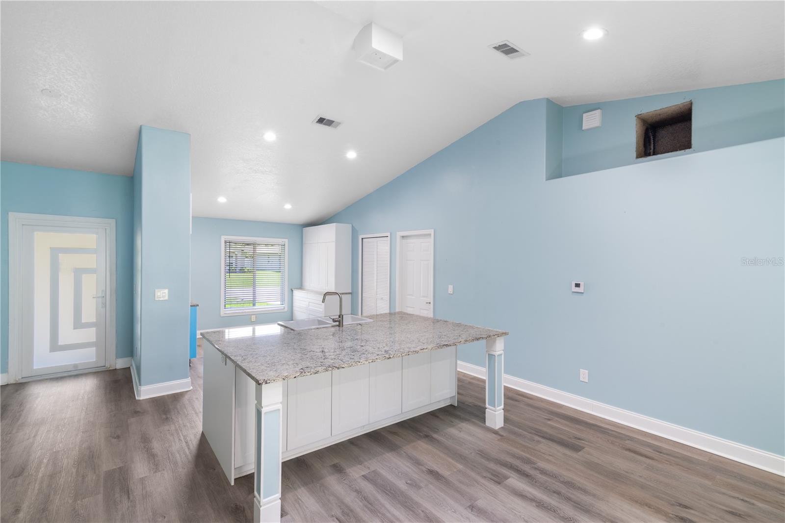 LAKEVIEW - Residential
