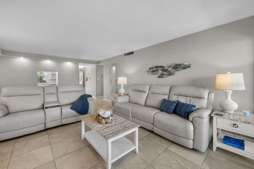 SUTTON PLACE - Residential