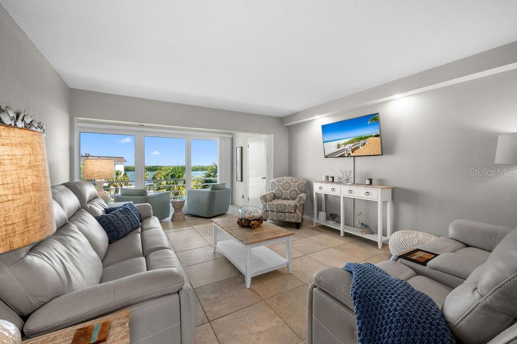 SUTTON PLACE - Residential